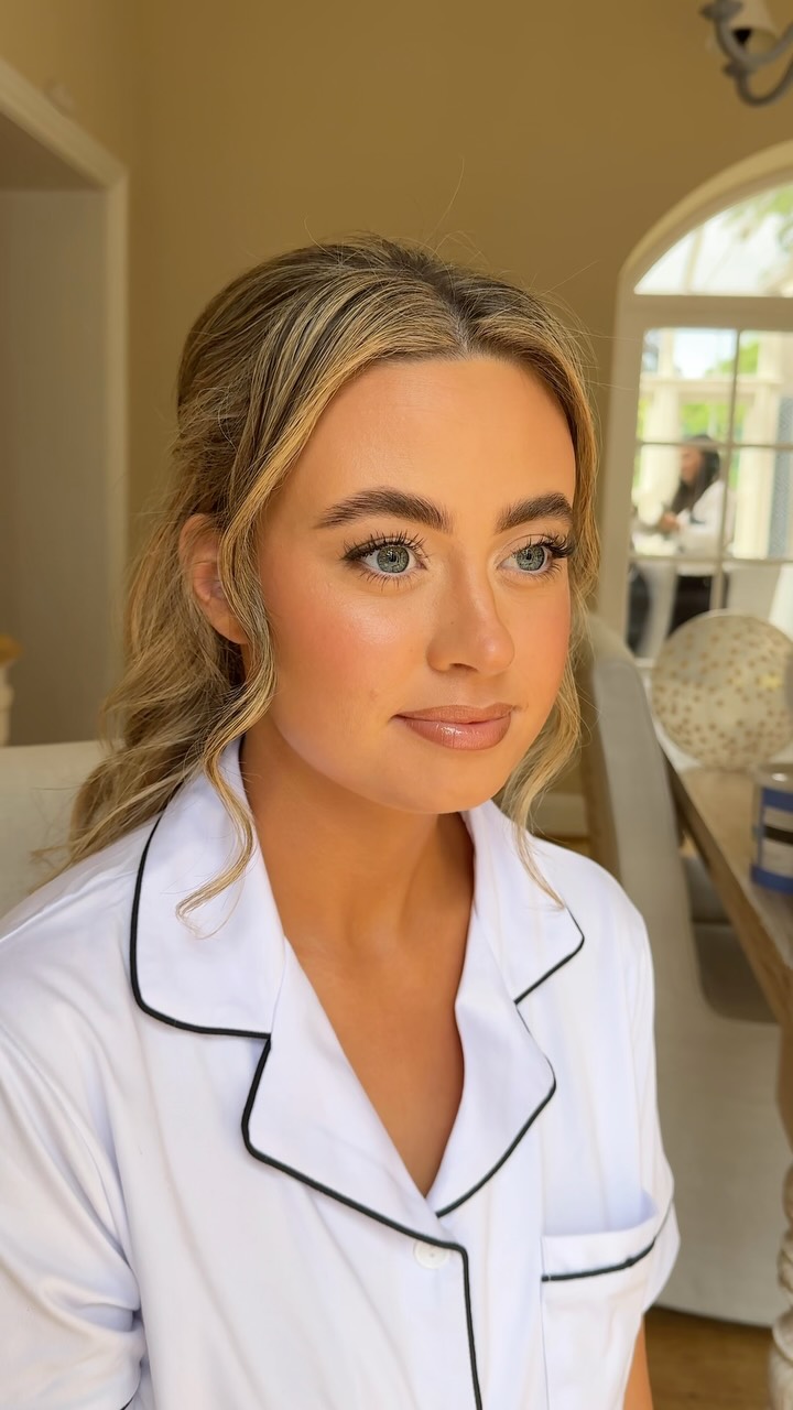 I’ve always got you.
This is how bridal should feel, structured, elevated and unmistakably you. 🤍
It doesn’t need to be over complicated, sometimes the ‘simplest’ looks are the best (with level 1000 attention to detail) ✨
Base using my favourites from @bobbibrownuk @hourglasscosmetics @diorbeauty @armanibeauty @yslbeauty (will post a full breakdown soon!) 🫶🏼
Tan @glowbyrobyn ✨
#bridalmua #weddingmakeup #bridalmakeup #shropshire #makeupartist