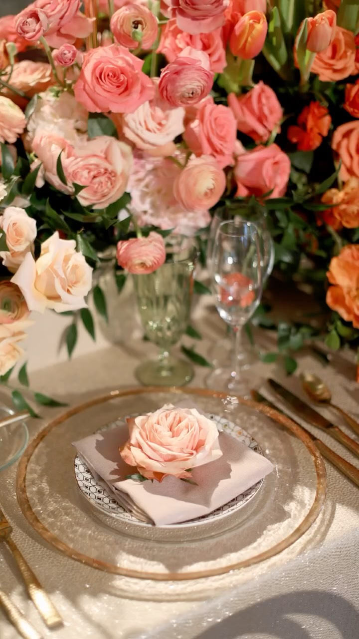 My favorite part of spring and summer events?â
â
Florals with all the beautiful color â¤ď¸đ§ĄđđđŠľđđđЎâ
â
#weddingplanning #weddingdecor