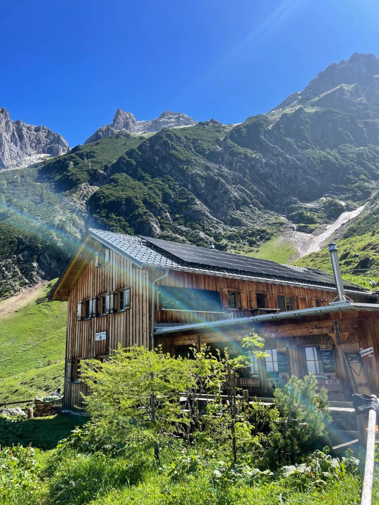 .
🥾 Ankommen.
☀️ Abschalten.
⛰️ Genießen.
#HappyPlace #Sarotlahütte #placestogo #wanderlust #alpenvereinshütte