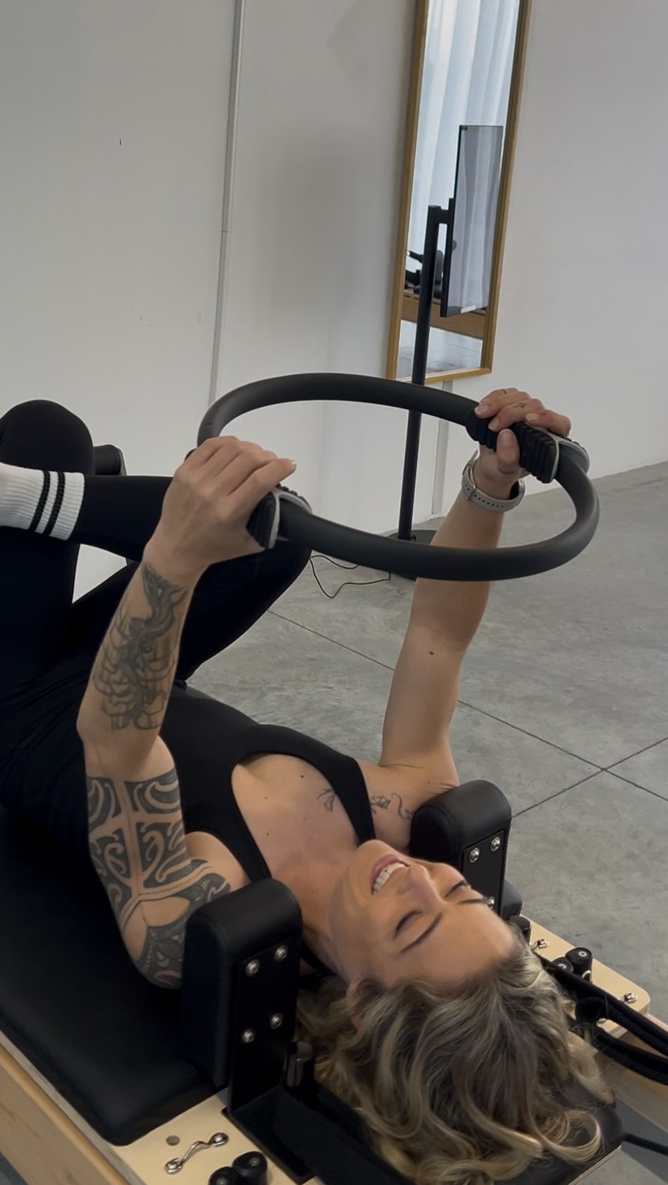 Consistency isn’t hard… when it’s this easy.
No class times to be late for.
No pressure to keep up.
You walk in, press play, and start moving.
Even if it’s 20 minutes. Even if it’s just bodyweight.
That’s what builds results — not perfect workouts, just consistent ones.
If you keep “starting again”…
something in your routine isn’t working.
DM me and I’ll show you a better way.