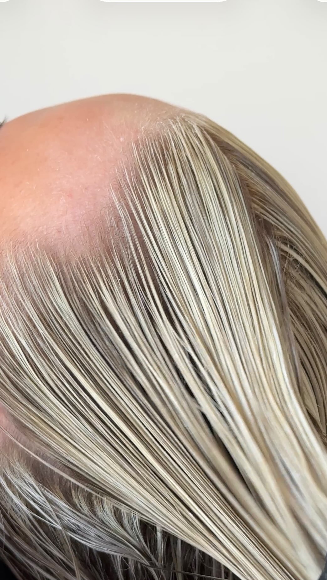 Perfect hairlines Every. Time. ✨🐚
Our favourite view from the basin 🤍
#blondehairline #creamyblonde #basinview #leedssalon #babylights