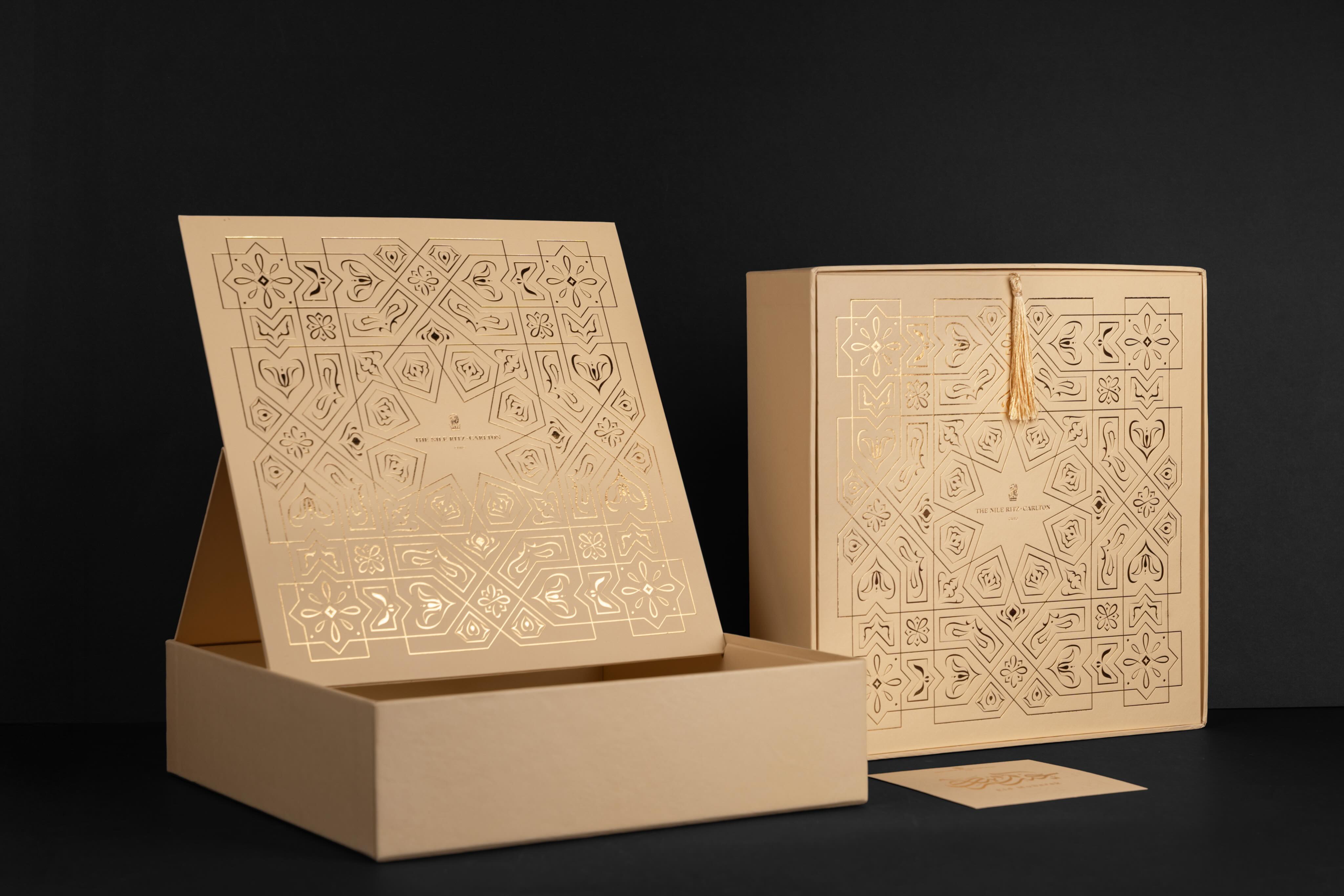 Premium hospitality deserves premium presentation.
For @thenileritzcarlton Eid celebrations, we crafted a refined Kahk box using exquisite crème paper elevated with outstanding gold foil hot stamping, creating a tactile and visual experience worthy of the occasion.
.
Photography: @minaashraf_photography
.
#PackagingDesign #LuxuryPackaging #HotFoilStamping #EidPackaging