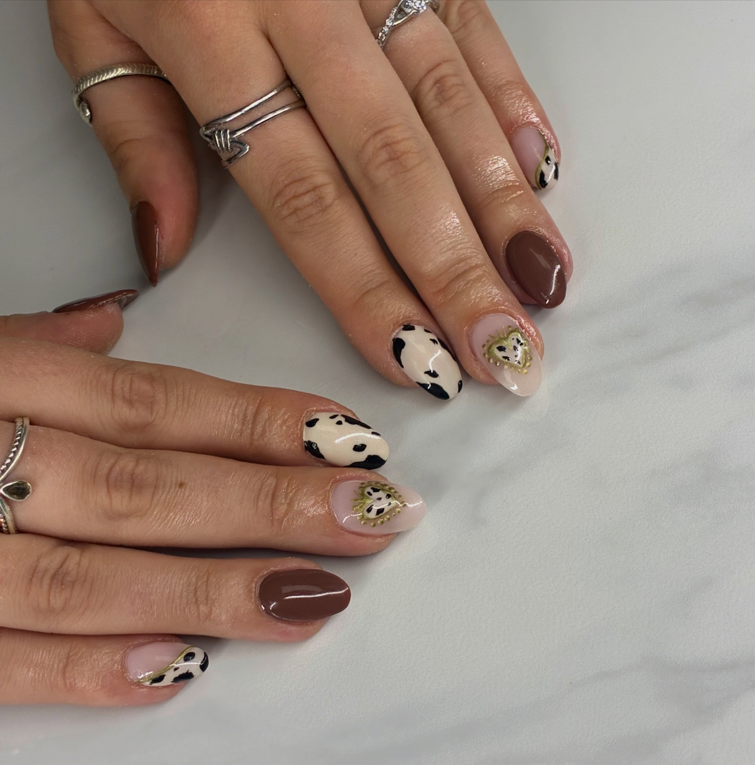 Holy cow, I’m in love with this set 🐄✨😜
#NailInspo #CowPrintNails #BrownNails #NailArt #ManicureOfTheDay