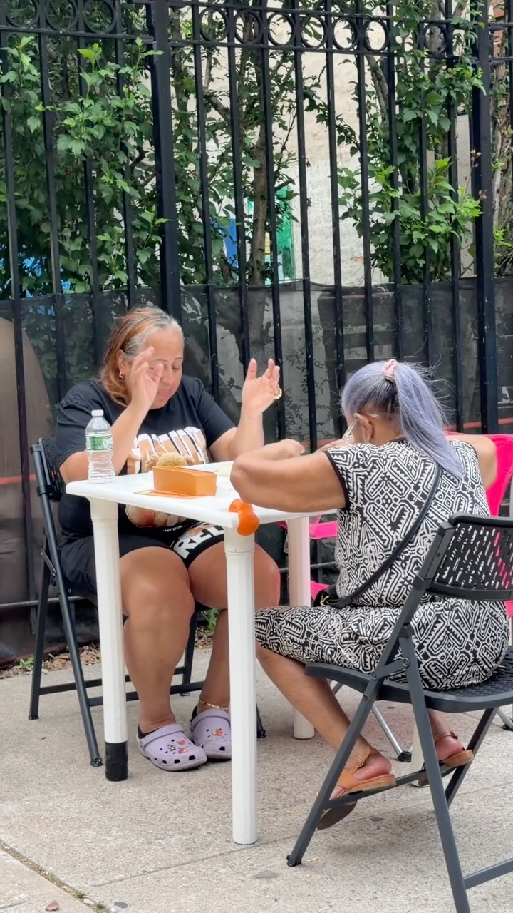 Come hangout with us all Saturdays in June with outdoors salsa dancing and kids’ art-making activities in the South Bronx.
🗓️ June: 6, 13, 20, 27.
⏰ 5pm to 7pm.
📍 685 Beck St, Bronx.
🛎️ Mark your calendar.
🎨 Bring your children!