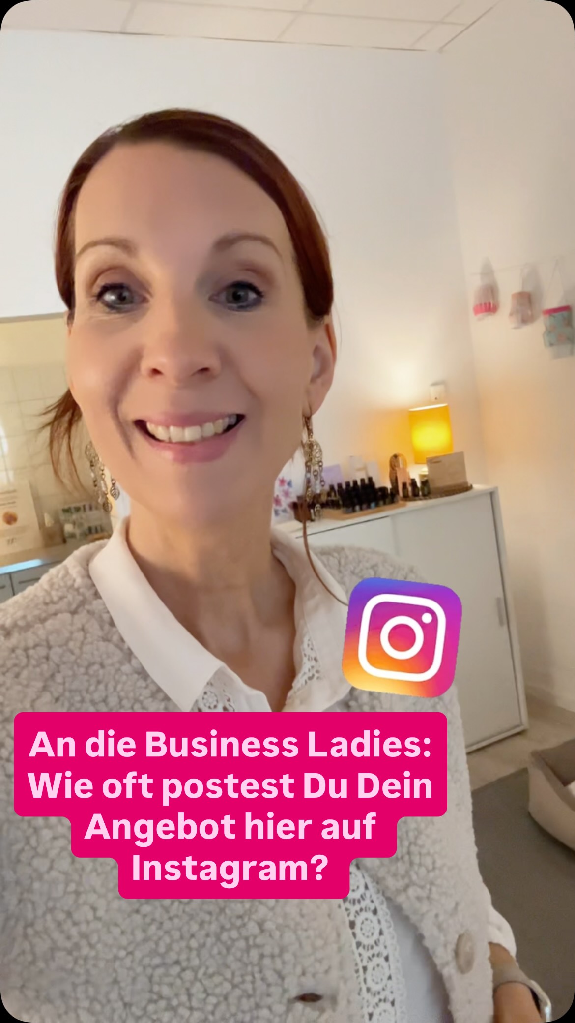 He Ihr Business Ladies, sagt mal, wie oft in der Woche postet Ihr eigentlich Euer Angebot hier auf Instagram? 🤔
Schreibt es doch gerne mal in die Kommentare 💬 ⬇️
Ich bin gespannt 🤩
Herzliche Grüße,
Britta
BUSINESS & COMMUNITY MENTORIN
DOTERRA WELLNESS BERATERIN
@von_frau_zu_frau_coaching @vonfrauzufrau_business
@oilpowerment @oilpowerment_for_horses