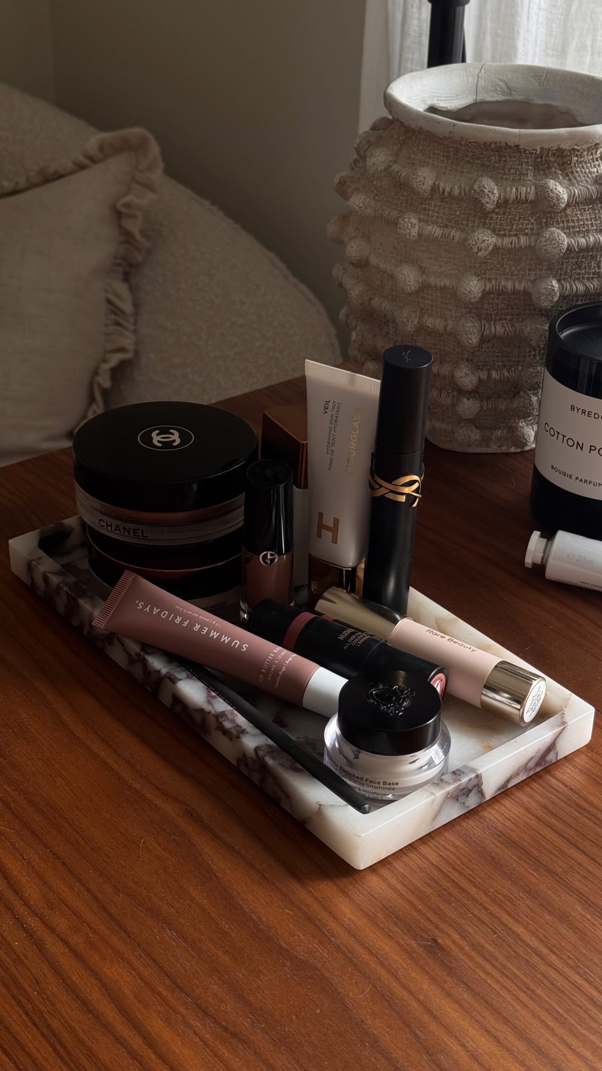 A bronzey 5 minutes 🌞🐚🍉
The perfect summer lineup:
@rhode eyepatches
@bobbibrownuk face base
@hourglasscosmetics skin tint shade 7
@hourglasscosmetics concealer sepia
@chanel.beauty cream bronze
@rarebeauty bronzer
@nudestix blush sunkissed & crimson lover
@hourglasscosmetics veil setting powder
@anastasiabeverlyhills brow gel
@yslbeauty lash clash brown
@armanibeauty liquid eyeshadow
@makeupbymario lipliner tan
@summerfridays vanilla beige lip