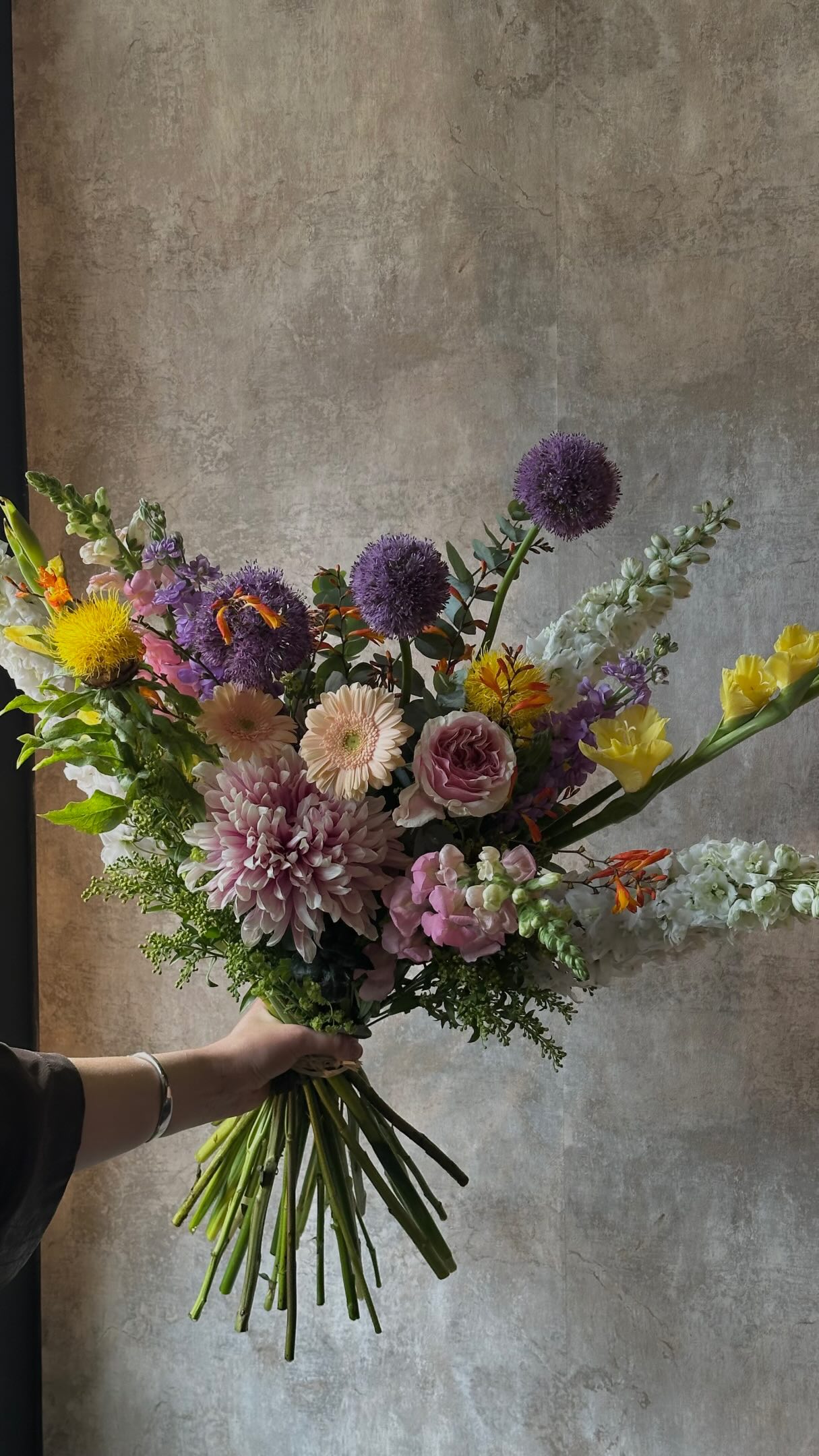 Kytice, která se nebojí být jiná ! #mrbloom #newbouquet #kvetinybrno