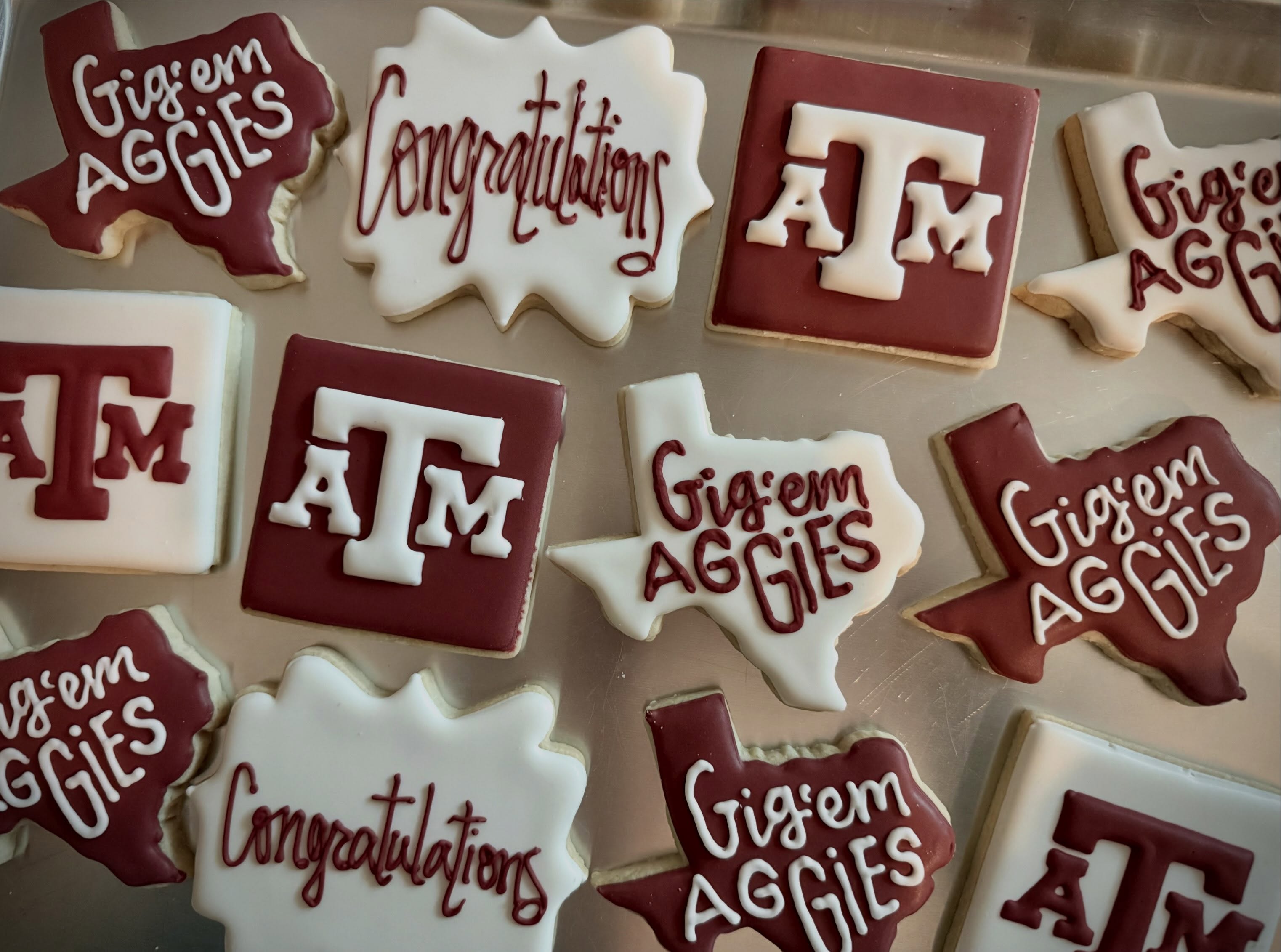 So many graduation sets!!! It was a super busy season! Congratulations to all who are now moving on to their next adventure!!!!
#graduationcookies #decoratedcookiesofinstagram #customcookiesfrisco #cookiesfrisco