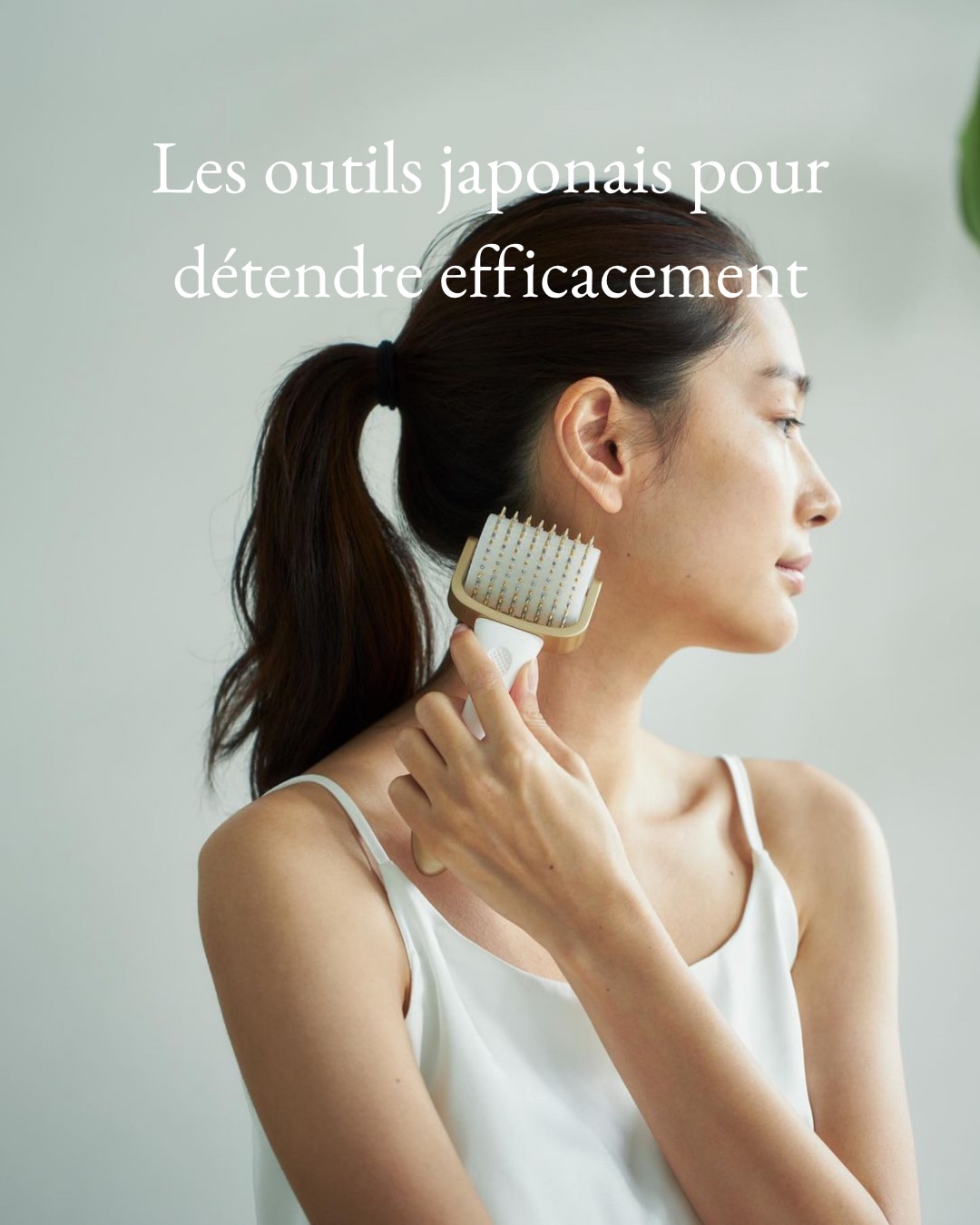 Les outils japonais pour détendre efficacement
Ici, vous découvrirez pourquoi détendre avec les mains seules ne suffit pas toujours. En exerçant une pression avec nos mains, on peut créer des tensions ailleurs.
De plus, les mains ne permettent pas d’atteindre certaines tensions profondes.
Les outils japonais, eux, son idéaux pour éviter de créer des tensions dans vos avants bras et épaules.
EN CE MOMENT
Profitez de -10% sur une sélection d’outils COREFIT
- FACE POiNTER II
- Head Driver
- Head Driver Set II
Une fois un de ces outils acquis, vous recevrez un cours d’initiation gratuit de la COREFIT Academy et un manuel d’utilisation détaillé.
