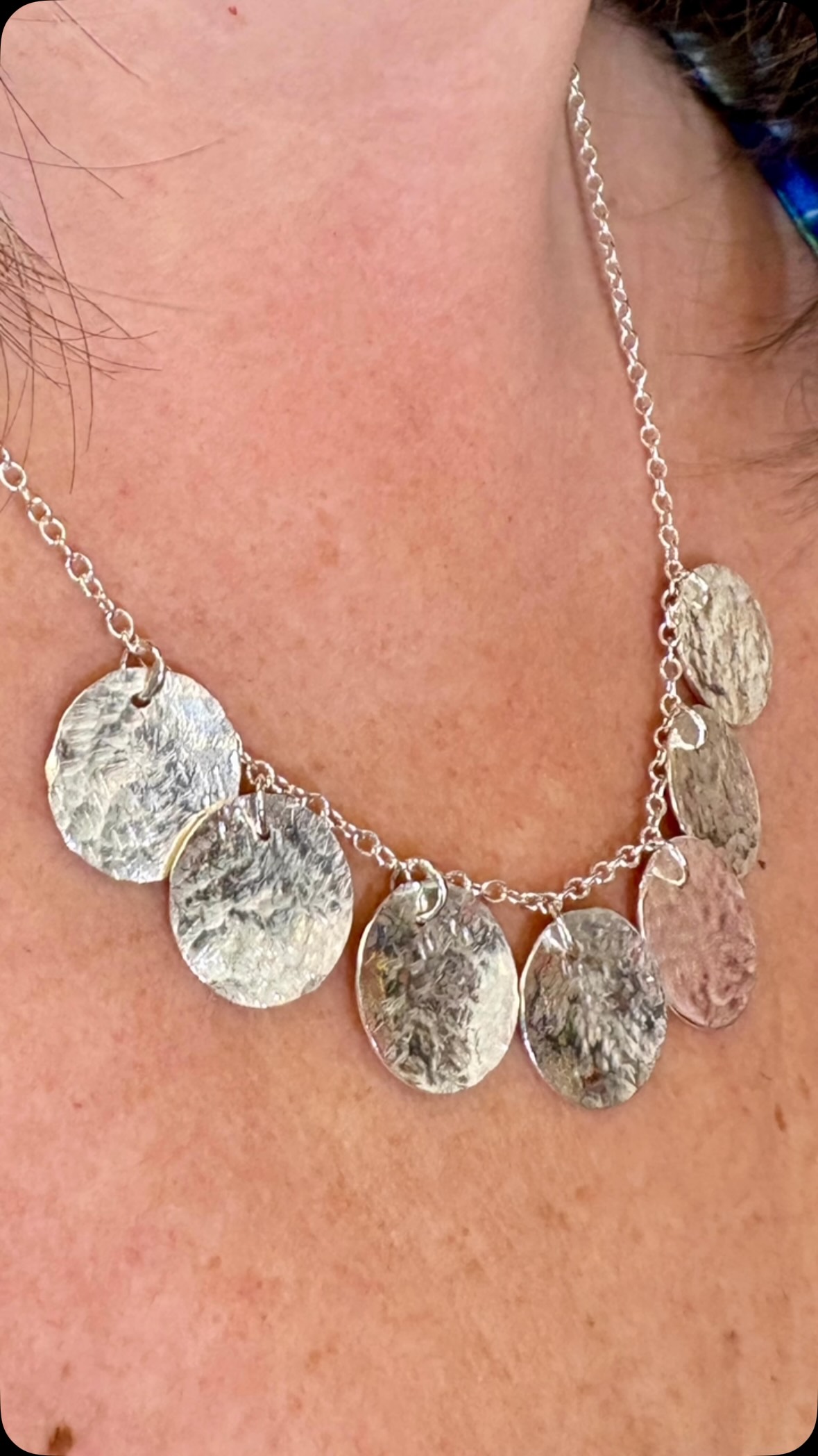 New textured silver jewellery that I finished making last week and is now on display at @frannyandfiler 😍
Also available on my website- www.abbyfilerjeweller.co.uk plus loads more to look at on there 😀😀
#silverjewellery #contemporaryjewellery #handmade #jewellery #abbyfilerjewellery