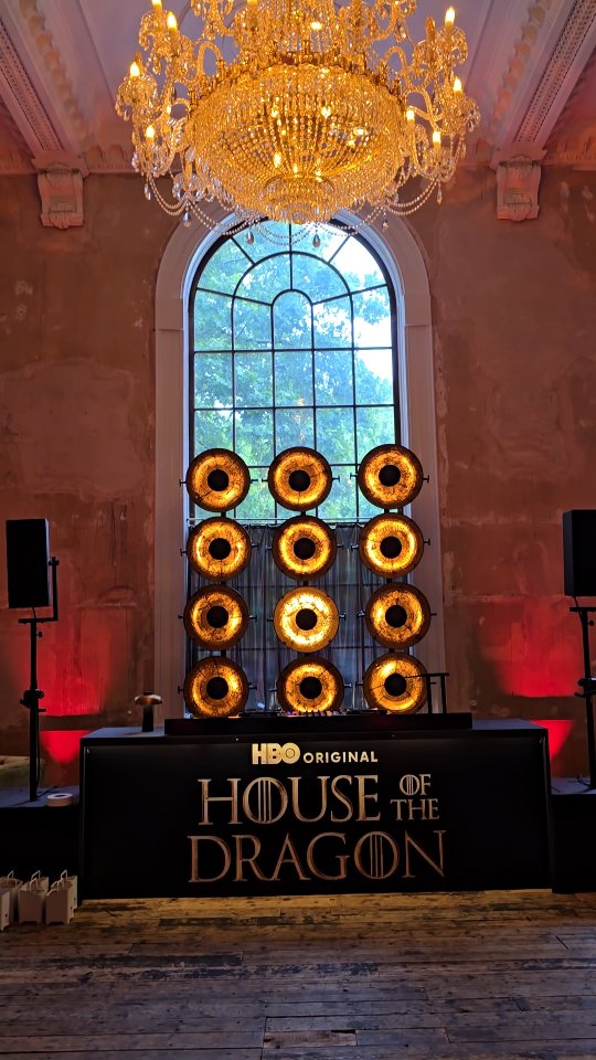 It was an epic House of the Dragon S3 premiere 🐉🔥
@old_sessions_house
After many months of creative planning alongside @weare_premier as always they produced an epic grand evening. Lounge & Linger provided all furniture for the interior, including styling and curating areas with the deep volcanic vibe HOD demands.
#houseofthedragon #houseofthedragonseason3 #premiereparty #eventplanning #furniturehire
