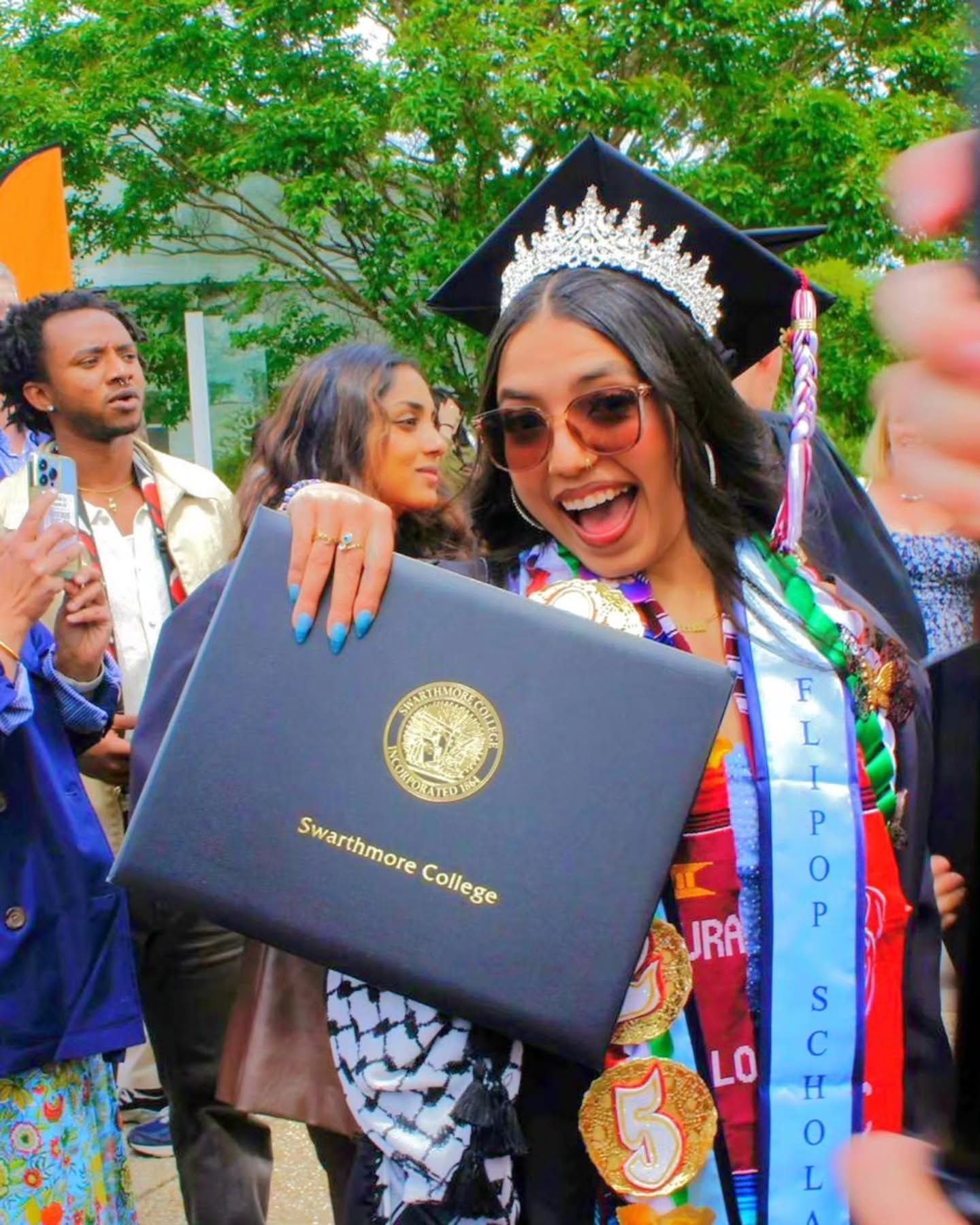 "A YEAR AGO on May 25, 2025 I graduated with a Bachelor’s Degree in Psychology & Educational Studies. Today I remind myself that “We are doing just fine. It may have been nerve wracking at first but adult life is what we make of it. Some days are a pain in the ass, but it’s always a privilege to be alive. Remember to enjoy that relief you feel the summer after graduation because it runs out way too soon. We are surrounded with family, friends, and worthwhile work. I’m so proud of you and what’s yet to come!🫂🦋”
I wish the CLASS of 2026 Congratulations for your achievement!! A special shout out to my amiga linda @arimqd lo lograste Ari!!!💗🎓
*All flowers in the background are from Swarthmore’s campus.
📸 #1 by @raghad_4867 your strength and vigor will put you in rooms made to listen to you❤️Congrats grad y siempre LIBRE PALESTINA!!🇵🇸
📸 #5, 6, 7 by @thebetterviews 🤞🏼"
𝘽𝙍𝙀𝙉𝘿𝘼 𝙁𝙀𝙍𝙀𝙂𝙍𝙄𝙉𝙊
🎓 Swarthmore College '25
📜 Bachelor's Degree in Psychology
📜 Bachelor's Degree in Educational Studies
✏️ Animo Jackie Robinson Charter High School
#CollegeMatch