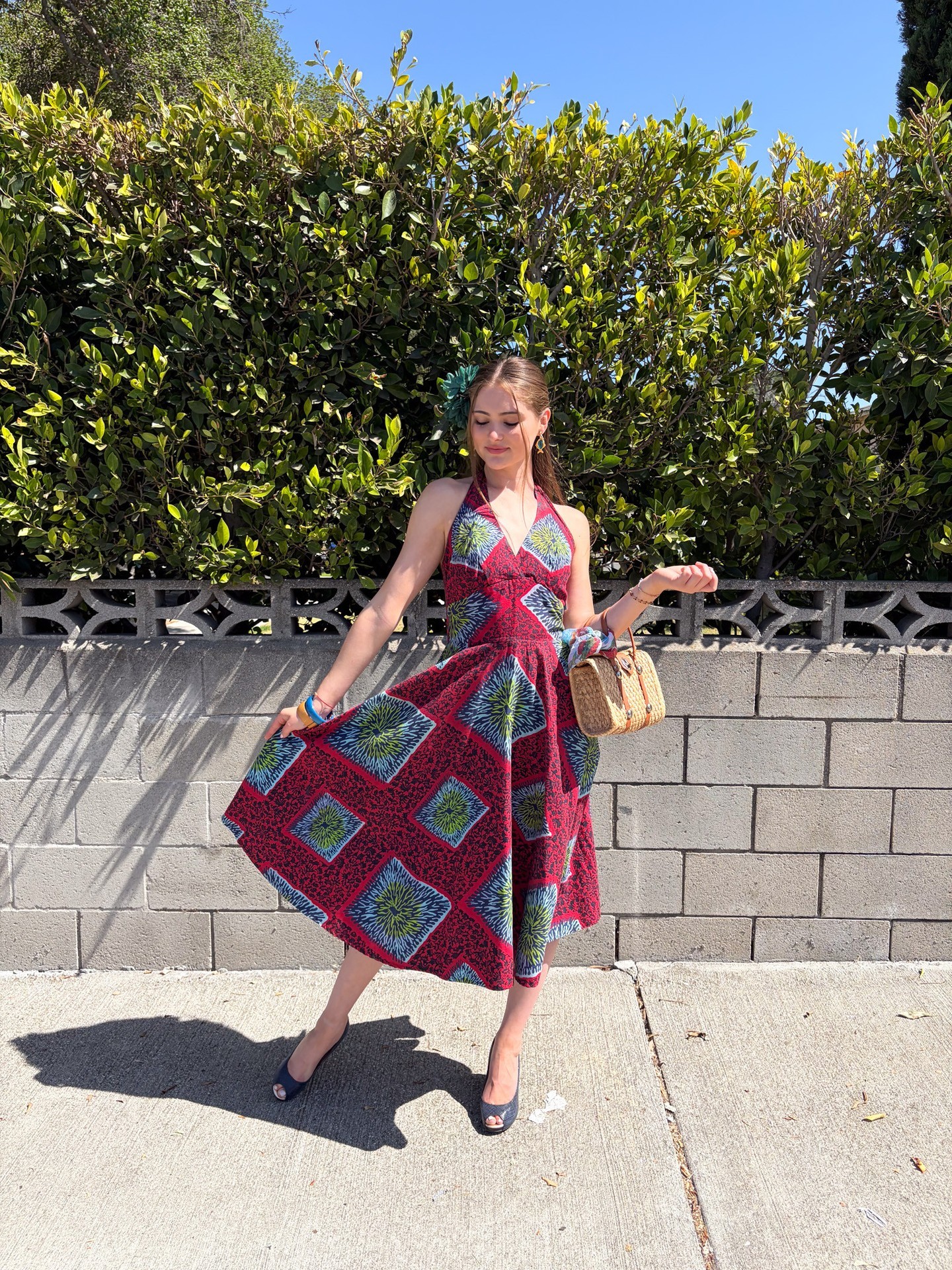 Some dresses don't need an occasion.
They're the occasion. ☀️
This stunning vintage dress is the kind of piece that makes summer feel a little more glamorous. Elegant without trying too hard, timeless without feeling ordinary, and impossible to walk past without stopping for a second look.
Whether it's a garden party, vacation dinner, summer wedding, or simply a day when you feel like dressing beautifully, a dress like this has a way of making every moment feel special.
And the best part? There's only one.
Come discover your perfect summer treasure at Playclothes Vintage in Magnolia Park.