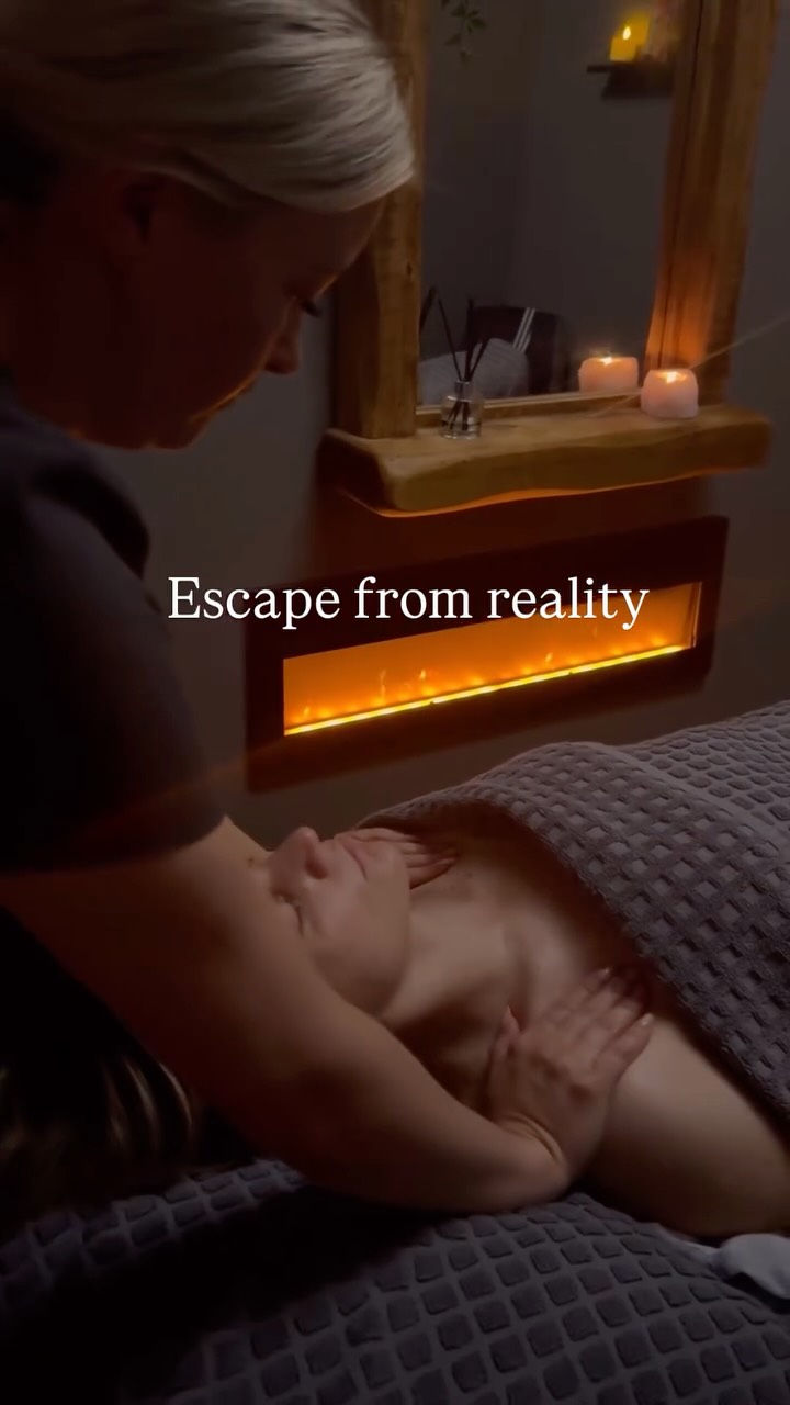 Watch every step and imagine yourself here… 🤍
This treatment includes a luxurious foot ritual, face & décolleté cleanse, nourishing products and deeply relaxing massage techniques designed to leave you feeling calm, refreshed and recharged.
55 minutes of pure relaxation from head to toe.
Who’s booking themselves in for this little escape? ✨