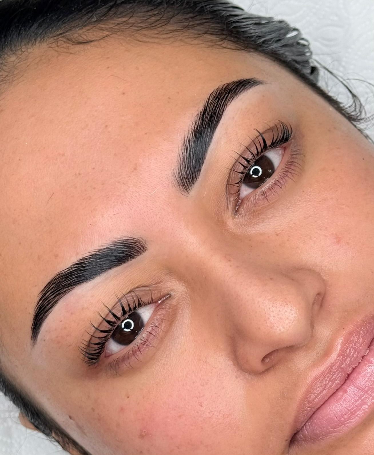 We are loving this gorgeous brow lamination and lash lift duo. Working together to enhance your natural features and create an effortlessly polished look 🤍
By Bianca,