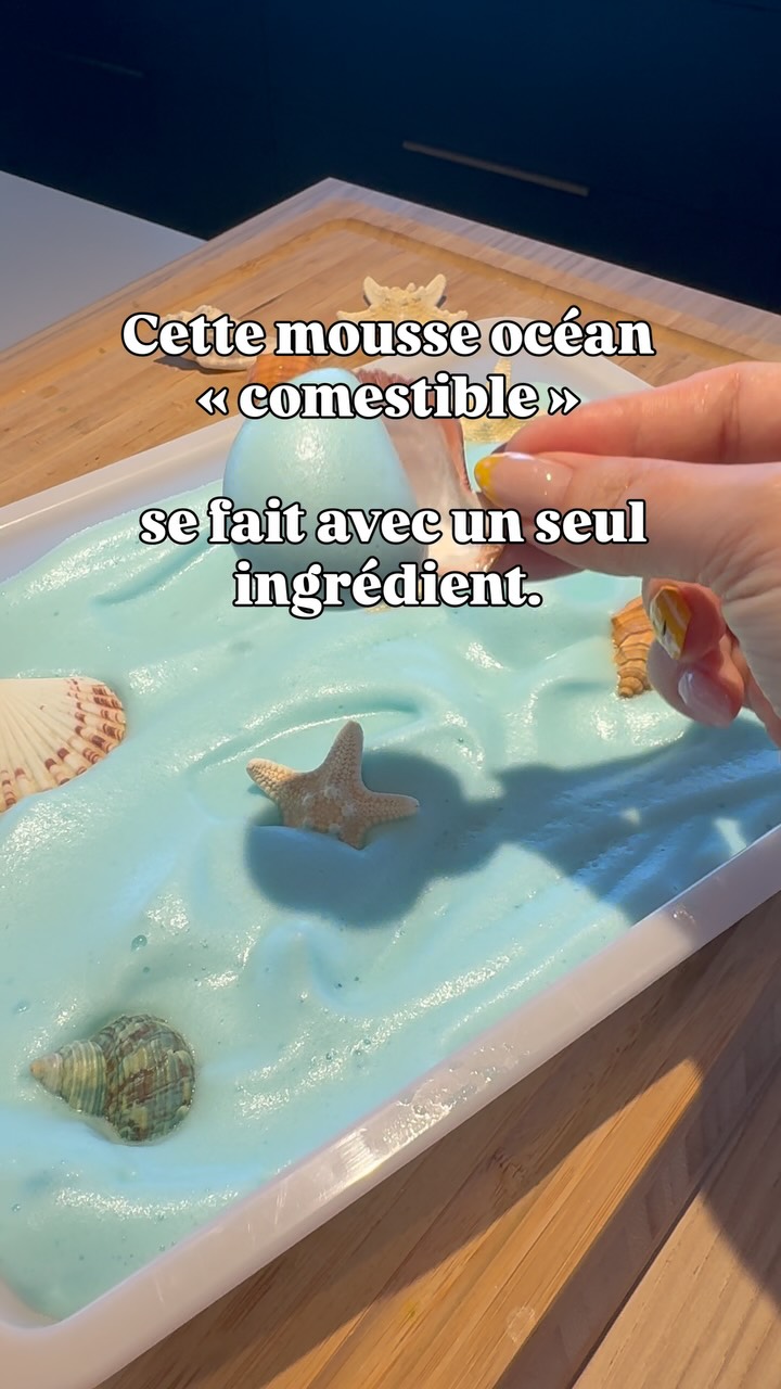 Cette mousse océan comestible se fait avec un seul ingrédient. 🌊
Je m’appelle Marion et depuis que j’ai créé la Méthode 0 Écran, j’aide les parents à créer des moments wahou avec leurs enfants, simplement avec ce qu’ils ont déjà dans leur cuisine.
Pas besoin de matériel compliqué ni de préparation interminable, Juste de la magie accessible à tous. 🌿
Et avec les grandes vacances qui commencent dans 10 jours... je sais que beaucoup d’entre vous ont déjà peur de ces 7 semaines à occuper leurs enfants sans culpabiliser de leur mettre un écran entre les mains. 🤎
Moi aussi j’ai été cette maman, celle qui cédait à la tablette juste pour souffler un peu.
Et qui se couchait le soir en se disant qu’elle aurait pu faire mieux.
Et là... j’ai tout changé. 🌊
Alors j’ai créé la Méthode 0 Écran. 🌿
Plus de 50 activités DIY et sensorielles maison, faites uniquement avec des ingrédients que tu as déjà dans ta cuisine.
Des activités créatives sans écran qui stimulent l’éveil, la motricité fine et recréent du vrai lien parent-enfant.
Un effet wahou garanti avec très peu de moyens. 🌊
Et ça marche. 🌿
Et des mamans comme toi en Europe et jusqu’au Canada ont déjà transformé leurs vacances grâce à elle. 🌍
Dans 10 jours les grandes vacances commencent.
Pourquoi attendre ? Elle t’attend maintenant. 🌿
Je sauve tes mercredis, tes week-ends, tes vacances, mais aussi ta patience. 🌿
Commente **MER** et rejoins-les maintenant. 🌊
#maman #activiteenfant #vacances #sansecran #enfant