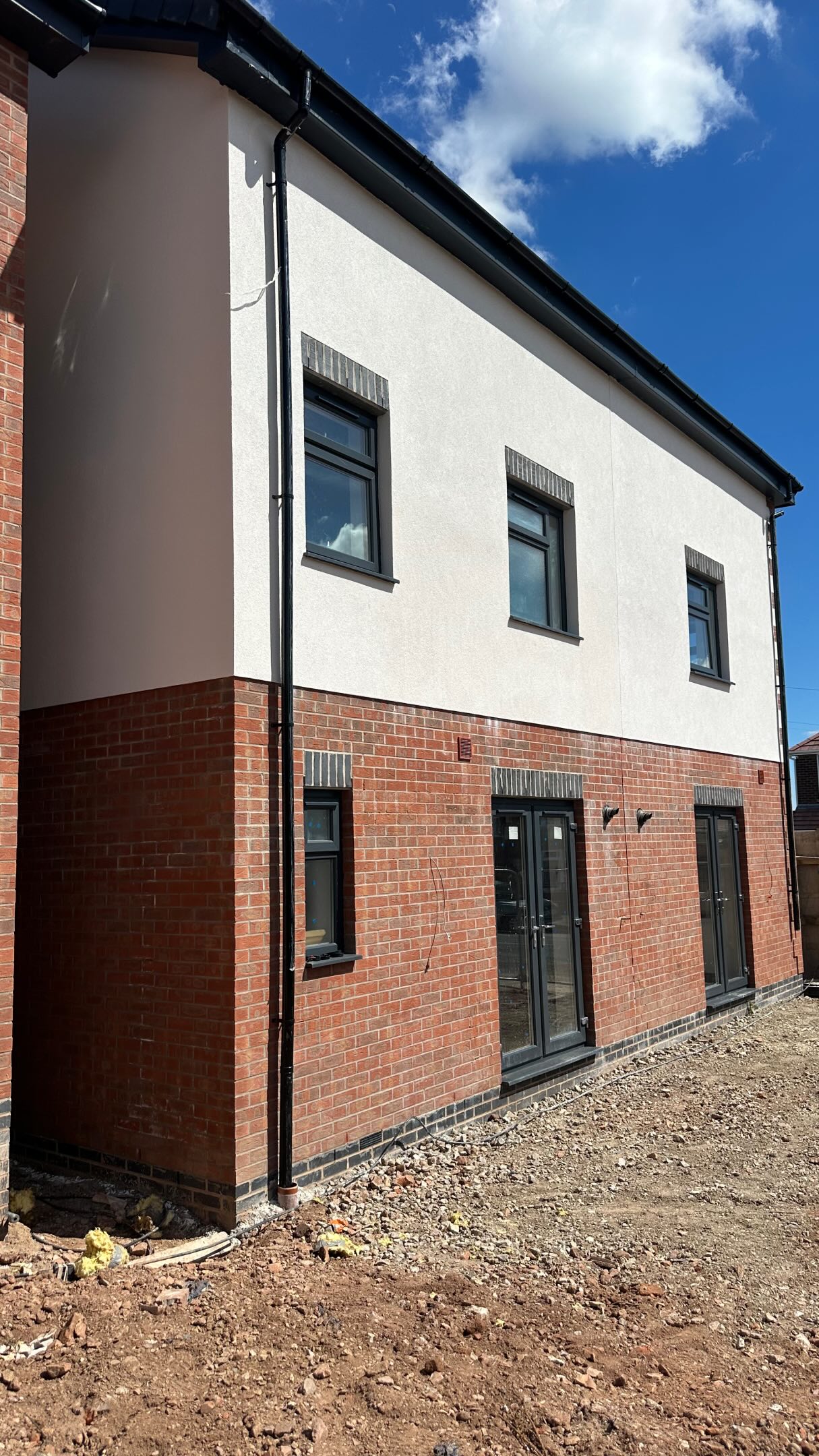 From bare blockwork to finished façades 🔥
Phase 1 at Bakersfield, Nottingham is now complete, with two plots rendered using the Krend Silicone Render System across approximately 160m².
Phase 2 is due to start in the coming weeks, continuing the development with a matching specification and finish.
@krendrenders
#siliconerender #nottingham #sprayrender