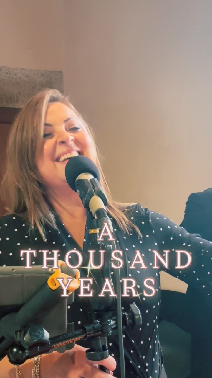 At this stage, this song is a wedding classic! A Thousand Years, by Christina Perri, performed here with piano, violin and cello accompaniment
#irishwedding #weddingmusic #weddingsingerireland #irishweddings #weddingsong