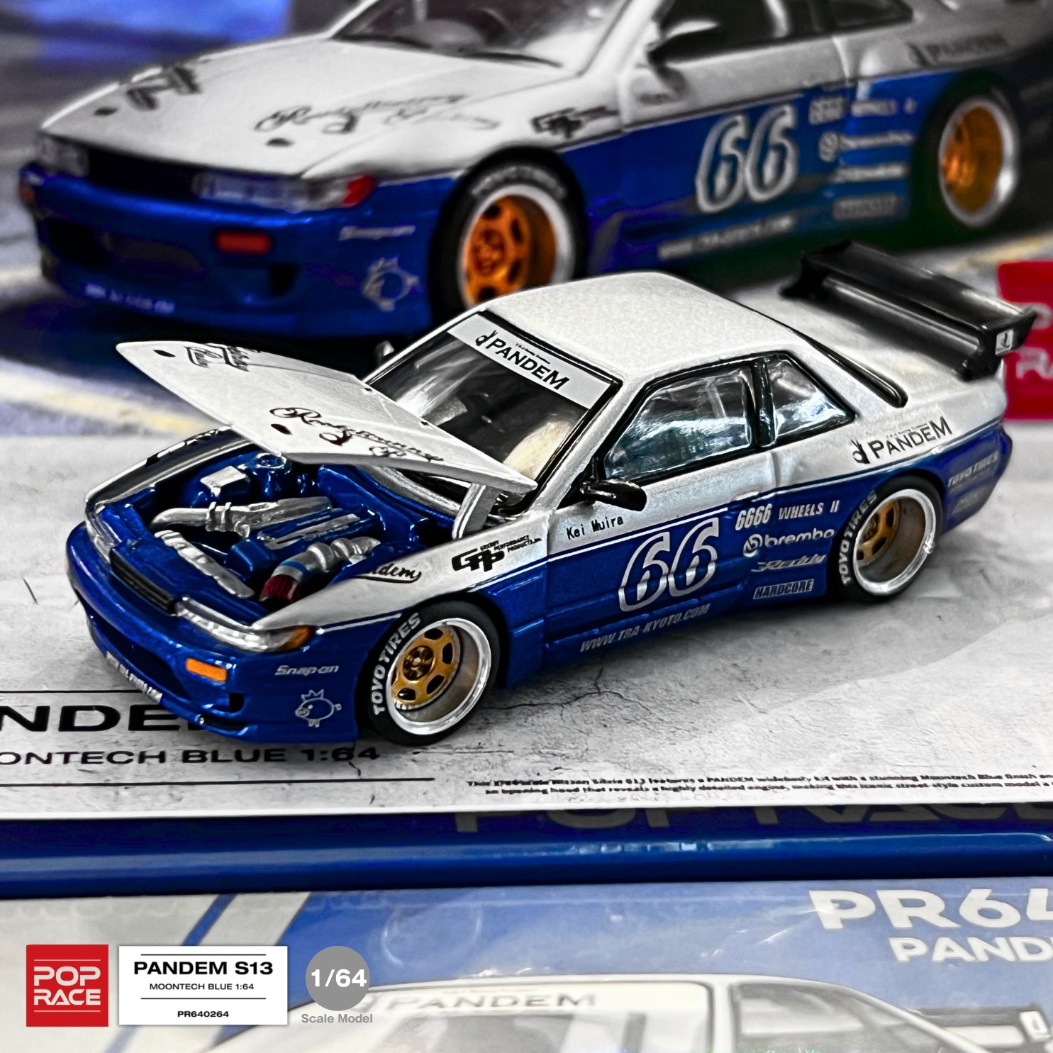 POP RACEの1/64スケール「1/64 PANDEM シルビアS13 "ムーンテックブルー"」のミニカーが入荷しました!!
こちらは、S13シルビアをベースに人気エアロブランド「PANDEM(パンデム)」のワイドボディキットを装着したカスタムモデルを再現したミニカーで、先にリリースされたレッドに続くMOONTECHによるデモカー仕様のバリエーションカラーです。
上はシルバー下はブルーの組み合わせのボディカラーを基調に、各所にデカールが配置され、ゴールド/シルバーカラーのホイールを組み合わせたスタイルとなっています。
こちらのシルビアS13でも、POP RACEの一部モデルで採用されているフロントボンネットの開閉ギミックが採用されており、内部に搭載されたエンジンのディテールまでリアルに再現されているのも特徴です!
・POP RACEの1/64スケール「1/64 PANDEM シルビアS13 "ムーンテックブルー"」ミニカー
販売価格:3,520円(税込)
※今回ご紹介したアイテムはネットショップへ掲載準備中です。後ほど掲載予定となっております。
★昨日まで連続で店舗をお休みして申し訳ございませんでした。
本日より通常通りの営業を行っております。
スターホビー(店舗)
https://www.starhobby.jp/
〒680-0942 鳥取県鳥取市湖山町東4丁目87
営業時間
平日:PM12:00-19:00 土日祝日:AM10:00-PM19:00
定休日:毎週木曜日
ECサイト(ネットショップ)
スターホビーミニカーストア
https://store-starhobby.com/
#poprace #164diecast #s13シルビア #silvias13 #pandem #rocketbunny #minicar #ミニカー #ミニカーショップ #ホビーショップ #鳥取 #スターホビー