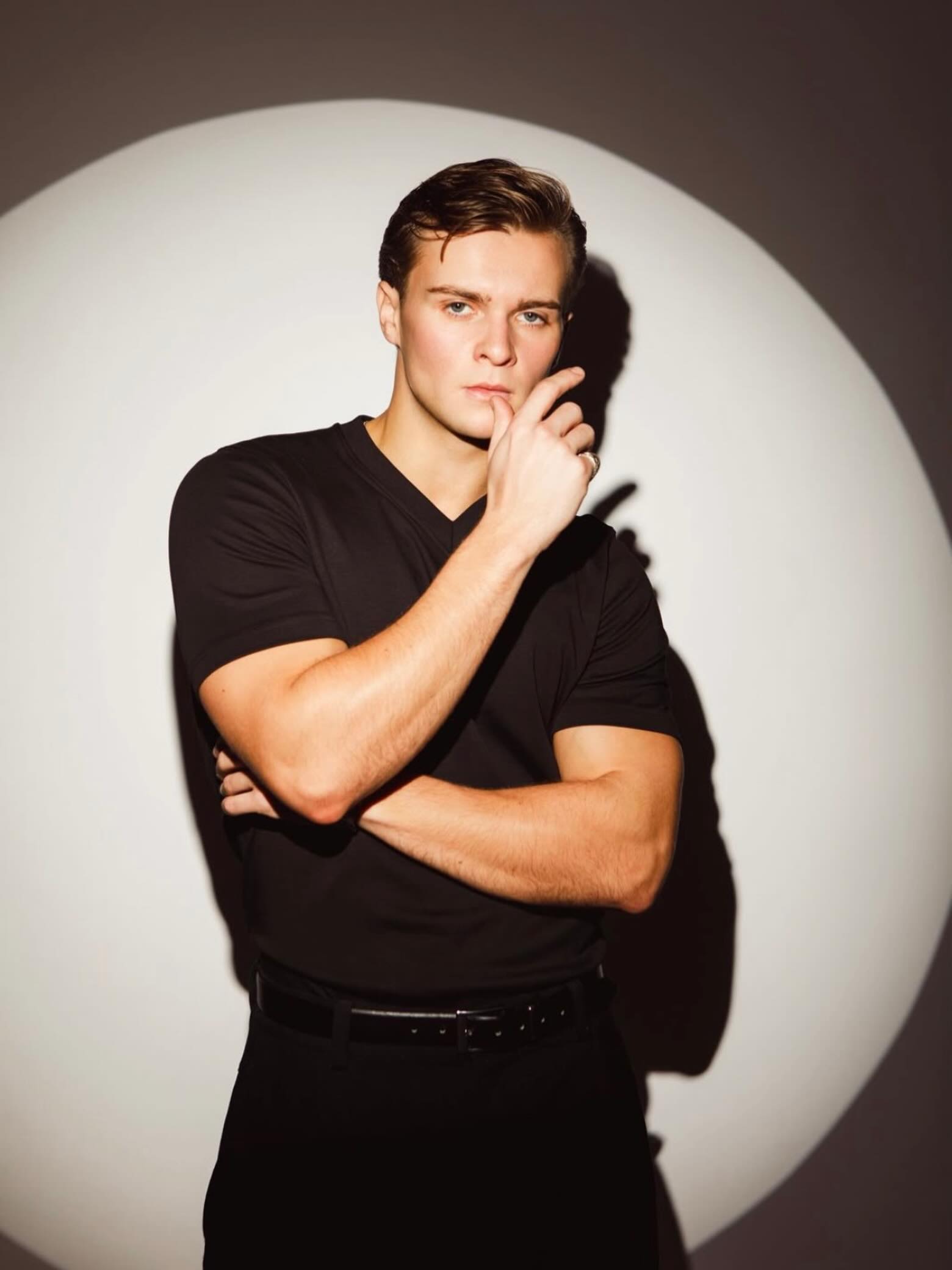 Associate Week is here!
We’re so excited to welcome Danny Coburn to ROM Theatre Arts tomorrow as one of our industry professionals for Associate Week.
Danny will be leading a high-energy Commercial Dance Workshop, giving our students the opportunity to train with a professional whose career has included performing with leading recording artists and on major commercial projects. It’s a fantastic chance to gain valuable industry insight, develop new skills, and experience the fast-paced world of commercial dance.
We can’t wait to see everyone challenge themselves, learn new choreography, and make the most of this incredible opportunity.
This is just the beginning of an exciting week ahead at ROM, stay tuned to see what else we’ve got in store!