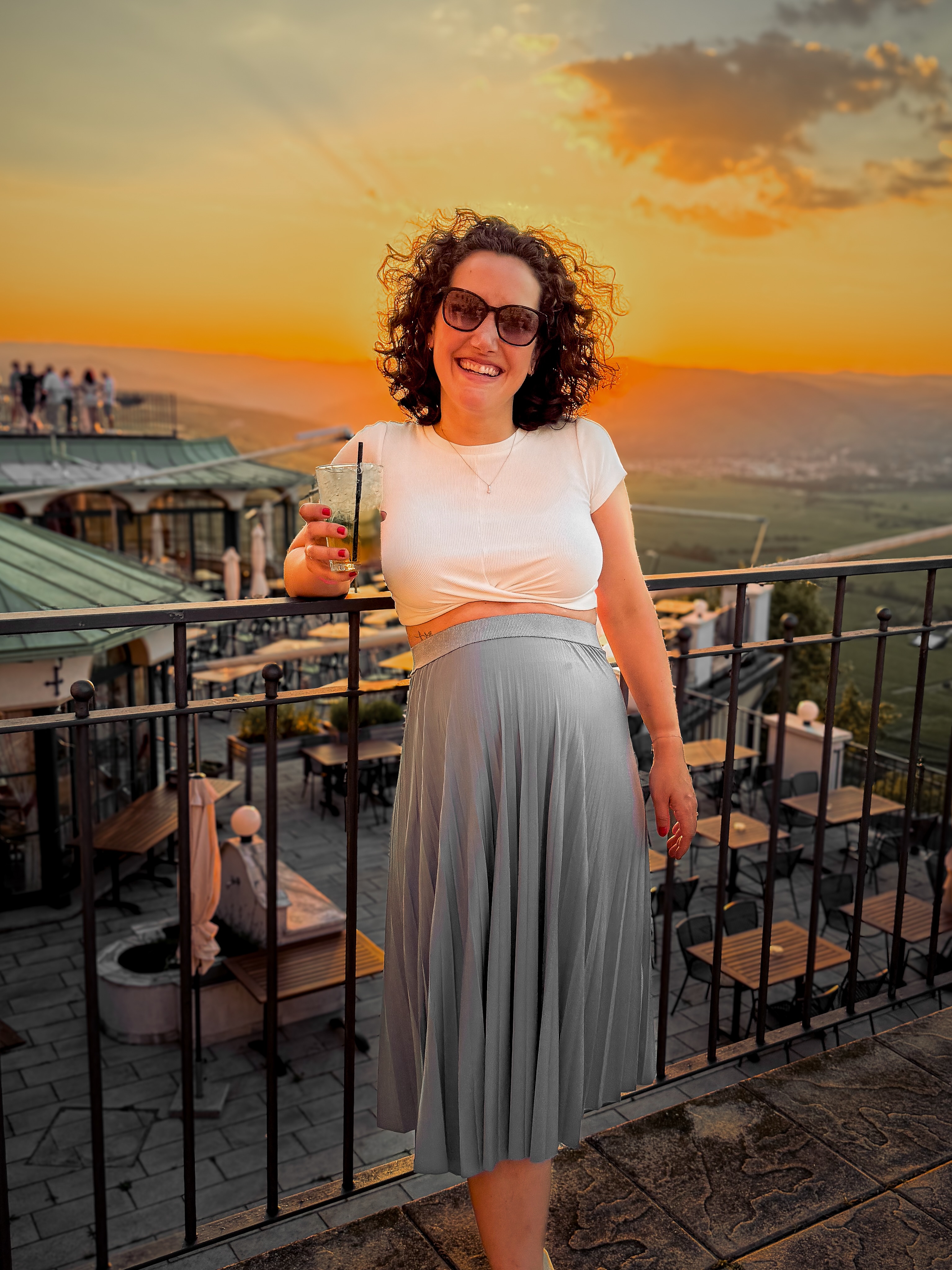Mojitos, Sonnenuntergang und ganz viel Liebe. 🫶 Eigentlich alles wie vor vier Jahren - nur dass die Mojitos damals nicht Virgin waren 😅💍
.
.
.
.
.
#hochzeitstag #vierjahremitdir #alwaysandforever
