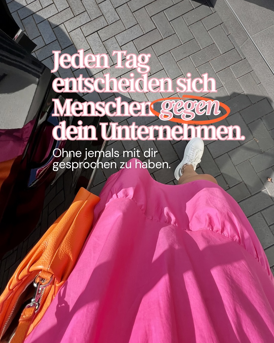 Du bekommst nie mit, wie viele Menschen sich gegen dein Unternehmen entscheiden. 😯
Nicht weil sie dir eine Absage schicken.
Nicht weil sie sagen, was sie gestört hat.
Sondern weil sie einfach weiterziehen. 👋🏼
Zur nächsten Website.
Zum nächsten Anbieter.
Zur nächsten Marke.
Das Interessante:
Viele Unternehmen suchen die Ursache dann bei ihrer Reichweite.
Bei Social Media.
Beim Werbebudget.
Bei den Leads.
Dabei liegt die eigentliche Ursache ganz woanders.
Menschen treffen Entscheidungen innerhalb weniger Sekunden.
Sie fragen sich:
👉🏼 Bin ich hier richtig?
👉🏼 Verstehe ich sofort, was das Unternehmen macht?
👉🏼 Warum sollte ich ausgerechnet hier anfragen?
Wenn diese Fragen nicht beantwortet werden, kommt es oft gar nicht erst zum Gespräch.
Daher verlieren viele gute Unternehmen potenzielle Kund:innen, ohne es jemals zu bemerken. 🤯
Am Ende entscheidet nicht, wie viele Menschen dich sehen.
Sondern, was sie in den ersten 10 Sekunden über dich denken. 👀
#branding #markenentwicklung #unternehmertum #gagstudio #marketing
