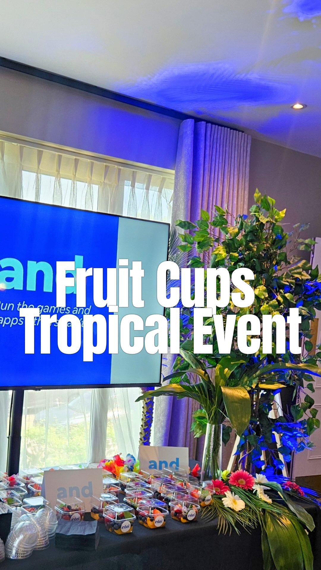 250 x Customised Fruit Cups in 2 days for a Tropical Themed Event at @horwoodhouse (and completed in record breaking heat) ☀️
Day 1 | 150 x customised fruit cups
Peaches • Kiwi • Strawberries • Blueberries • Red Grapes • Fig • Mint • Edible Flower
Day 2 | 100 x customised fruit cups
Pineapple • Kiwi • Strawberries • Blueberries • Green Grapes • Fig • Mint • Edible Flower
🌴