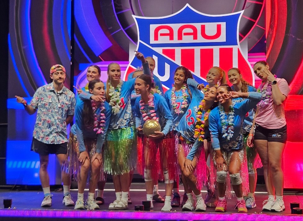 17 Blue is having a blast on Day 4 at AAU Nationals 🤣