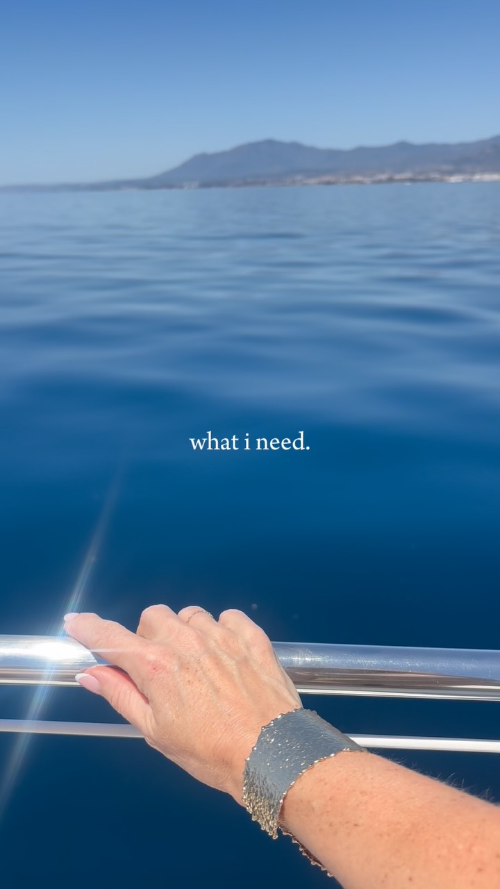 being with my friends is honestly the best #therapy - wouldn’t you agree? 🛥️ stop paying your therapist and rent a yacht with your besties @puertobanusoficial and thank me later 🩵
#marbella #marbellalife #birthday #friends