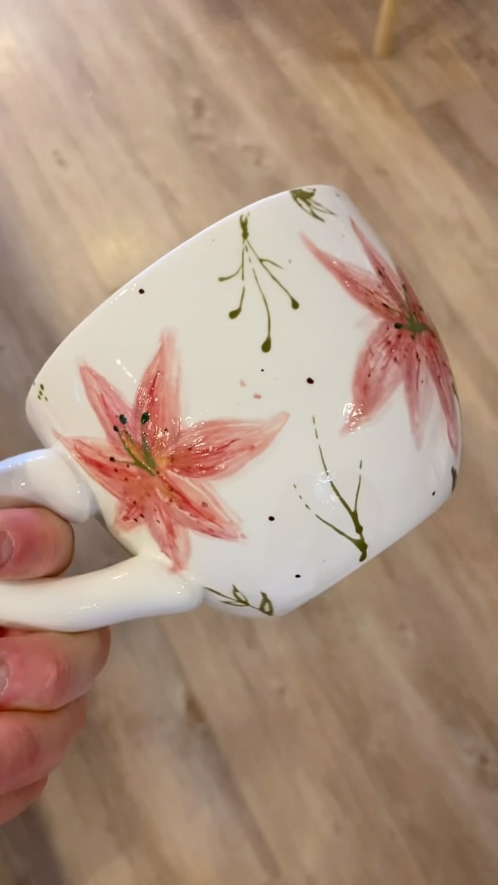 🌺 Lots of gorgeous floral inspiration coming out of the kiln at the moment 🌺