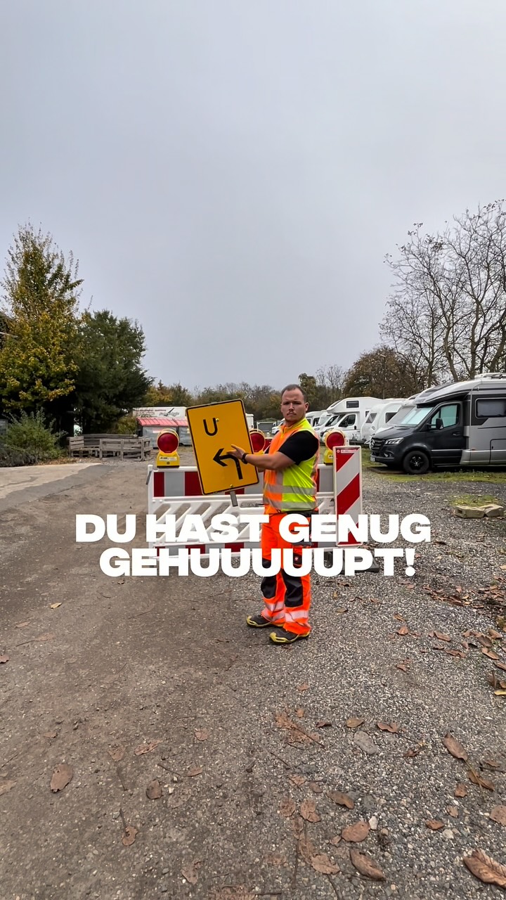 Du hast genug gehupt!!! 🚨
Ja, wir verstehen, dass Baustellen nervig sein können. Vor allem wenn man es eilig hat, zur Arbeit oder in den Urlaub fährt.
Aber die Monteure und Arbeiter auf der Straße können am wenigsten für diese Situation und sind am Ende die Leidtragenden.
Bevor die Hand wieder zur Hupe wandert, überlegt euch mal was ohne die Menschen auf den Straßen los wäre.
Unser größter Respekt an alle die auf der Straße arbeiten. 👏👏👏
#verkehrssicherung #straßenbau #autobahnmeisterei #tiefbau #baustelle