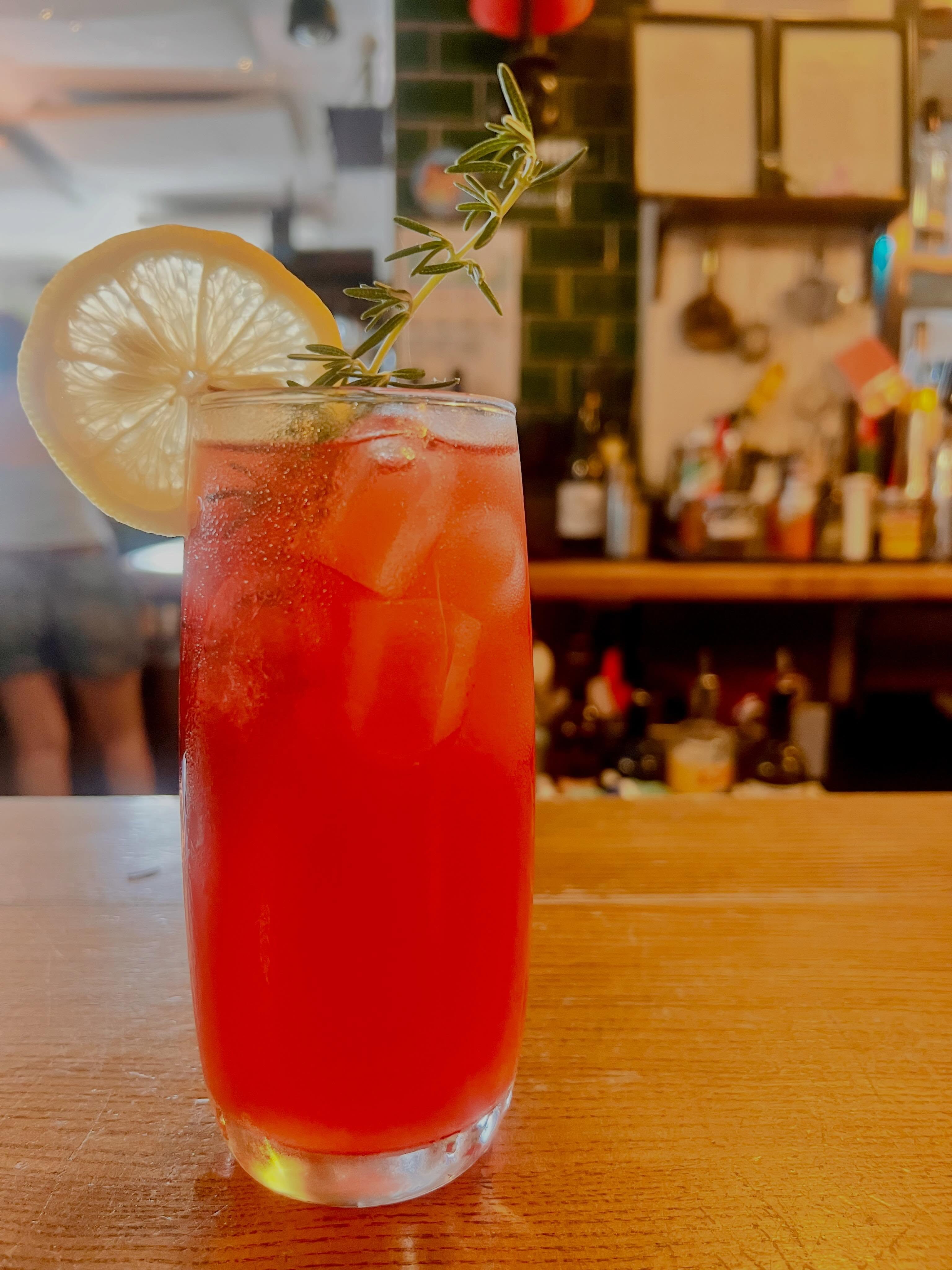 Fancy a fancy soft drink?
How about a Greenbank Garden 🪴
.
.
.
#bristolpubscene #bristolpub #bristoldrinks #mocktails #nonalcoholicdrink