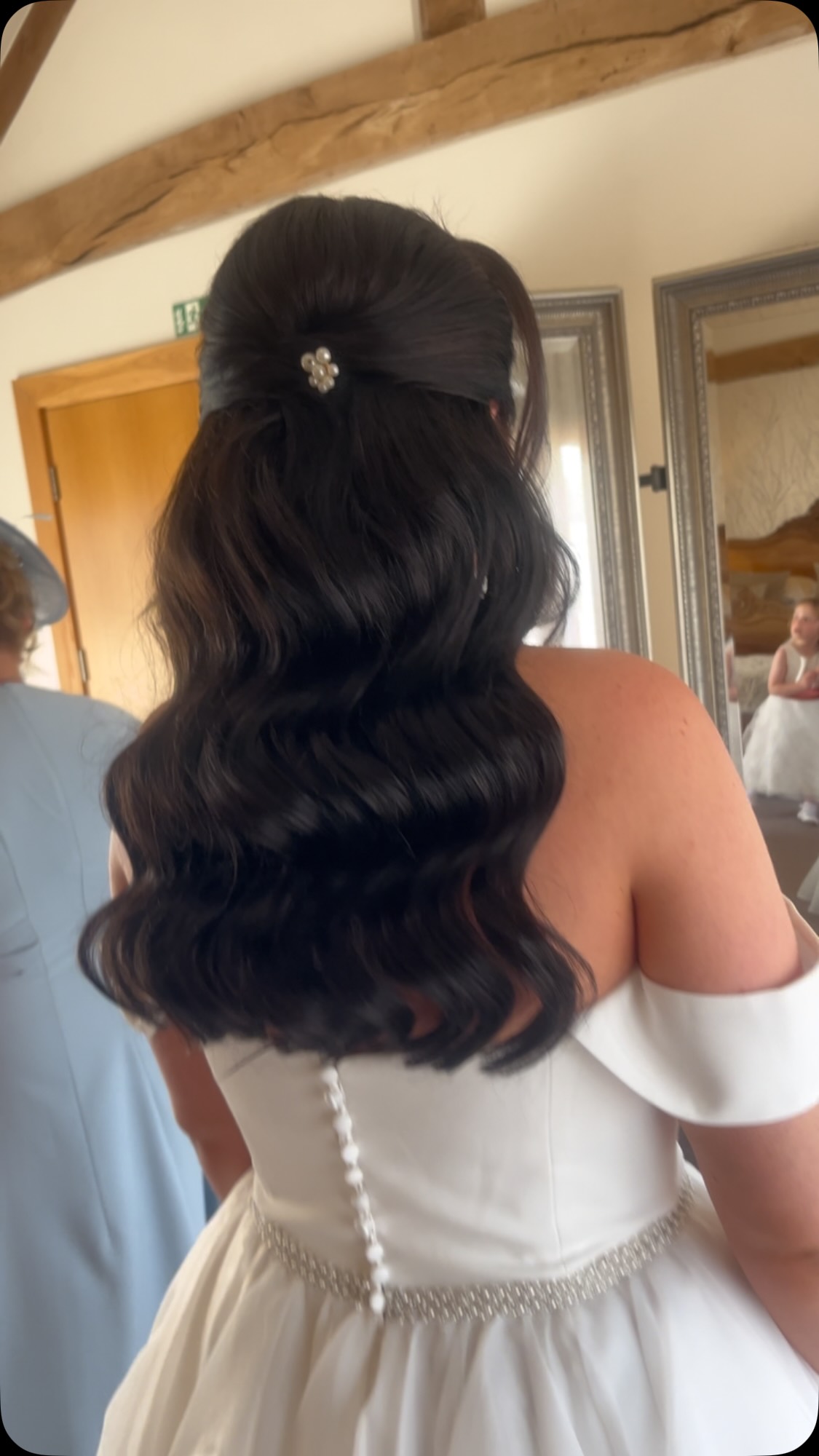 Congratulations to Katie & Kieran, who got married at the fabulous at @mythebarnweddings. Katie dress was so beautiful, her girls in the pinks, corals and burnt orange the room decor everything was perfect.
Katie went for elegant timeless Hollywood waves worn half up with a clean smooth cross over and plenty of volume we used @beauty_worksonline
Make up by @fitface_makeup
Flowers by @evergreenandwildfloristry
Stationary & signage by @the_artistic_handwriter
Dress @wed2b