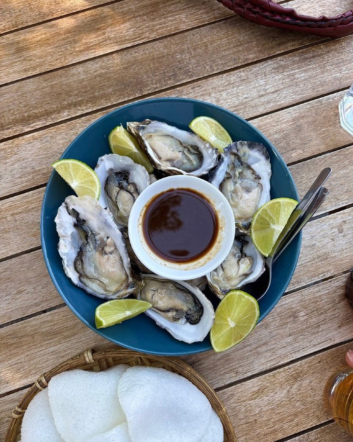 Bristol Seafood Week is just 4 days away! Will you be joining us to try our fresh Cornish oysers with wasabi sauce and lime? 👀 Head to our website to book a table via the link in our bio to avoid missing out!