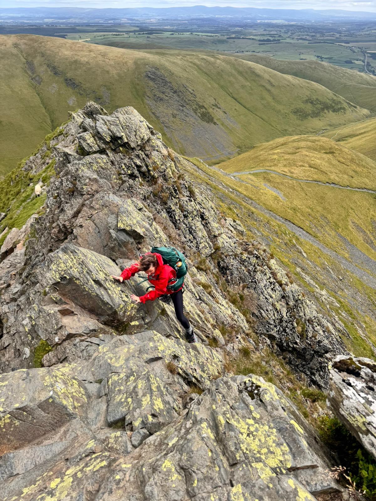 🧗♀️ Scrambling skills & mountain movement ⛰️
Claudia joined us for two days this week to build confidence on steep ground and develop her scrambling skills in the mountains.
📍 Day 1: Out with James from @pinnacle_mountaineering , tackling the classics of Sharp Edge and Halls Fell Ridge.
📍 Day 2: We headed into Langdale for another classic mountain journey, scrambling up Stickle Ghyll before climbing Jack’s Rake.
We used a rope on a few of the trickier sections of Jack’s Rake, but Claudia’s movement throughout was calm, controlled and precise. It’s always great to see confidence grow as good movement, sound decision-making and solid technique come together to make safe progress on rocky mountain terrain. 👏⛰️
A brilliant couple of days in the fells! 🙌
#Scrambling #LakeDistrict #MountainSkills #Mountaineering #Adventure
.