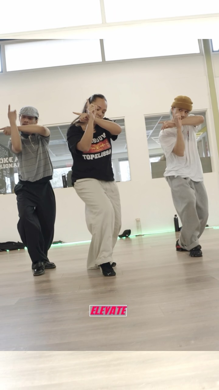 Last ELEVATE session by @brianpuspos by @allclearcollective 🔥
We are having more ELEVATE workshops coming up, so make sure to get your industry training!
UP NEXT
06.07 Tacir Roberson
19.07 Codie Wiggins
27.07 Devin Solomon
🎟️ Tickets
www.solutiondancecentre.com
#elevateworkshops #elevatesummeredition #danceworkshop #industrytraining #solutiondancecentre