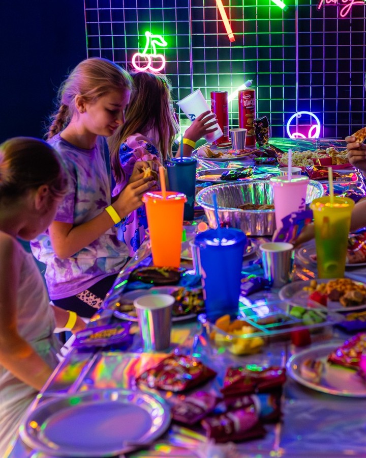 CALLING ALL SUMMER BIRTHDAYS! 🎂🥳
Looking for a unique party idea that's great for all ages?
High Score offers a Birthday Party Package just for you, for £17.50 per person! 👾
🎁 90 minutes of unlimited gaming
🎁 30 minutes in our private party room
🎁 a dedicated party host
🎁 competition with prizes for the winners
🎁 unlimited squash and water
🎁 two complimentary supervisor adult tickets
💥 Don't forget, you can save 10% when booking your birthday party 90+ days in advance! Discount automatically applied at checkout.