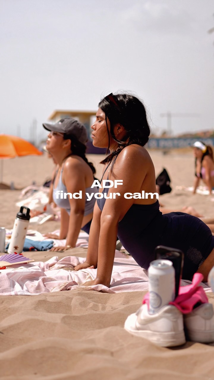 Find your calm. 💜
A veces, la parte más importante de tu entrenamiento no es la última repetición.
Es ese momento en el que vuelves a conectar contigo.✨
En ADF+FIRE nos movemos con intención.
Respiramos.
Conectamos.
Pertenecemos.
Porque el bienestar no se trata solo de cómo te ves.
Se trata de cómo te sientes.
Find your calm.
📍 Valencia
#valenciafitness #PilatesValencia #WellnessValencia #mindfulmovement #pilatesstudio