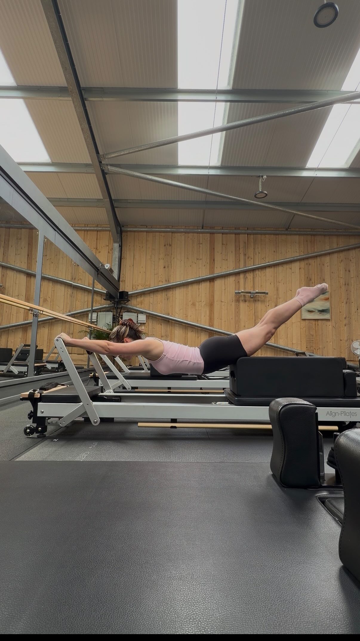 Swanning around the studio 🦢
Practise movement one to develop into movement two
Some of the movements we do in class are classical and some are more contemporary, but all should have the same outcome.
Spinal mobility, joint stability, muscle engagement, tendon strangeth, better posture, increased body awareness, enhanced mindful movement 🙌🏼✨
Weather it’s classical Pilates or contemporary, the aim should always be the same ✨
#classicalreformer #swandive #reformerpilates #reformerstudio