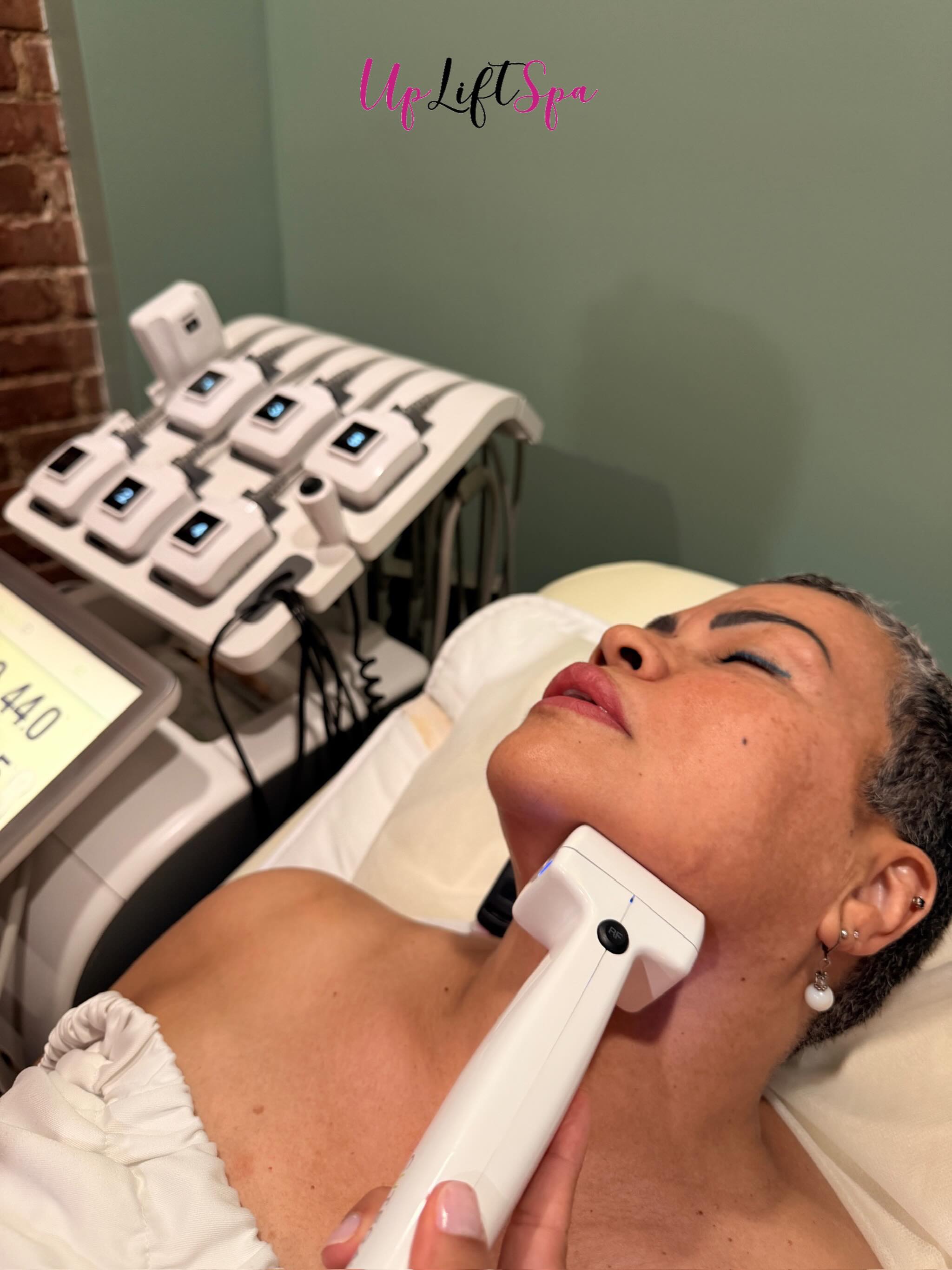 The jawline dream ✨
A little more definition can change the way your entire profile looks.
TruSculpt iD uses radiofrequency technology to target stubborn fat beneath the chin and along the jawline, helping create a more sculpted, contoured appearance over time.
No filters. No angles. Just confidence. 🤍
💬 If you could contour one area, what would it be?
#TruSculptID #JawlineContour #MedSpaNYC #nycbeauty