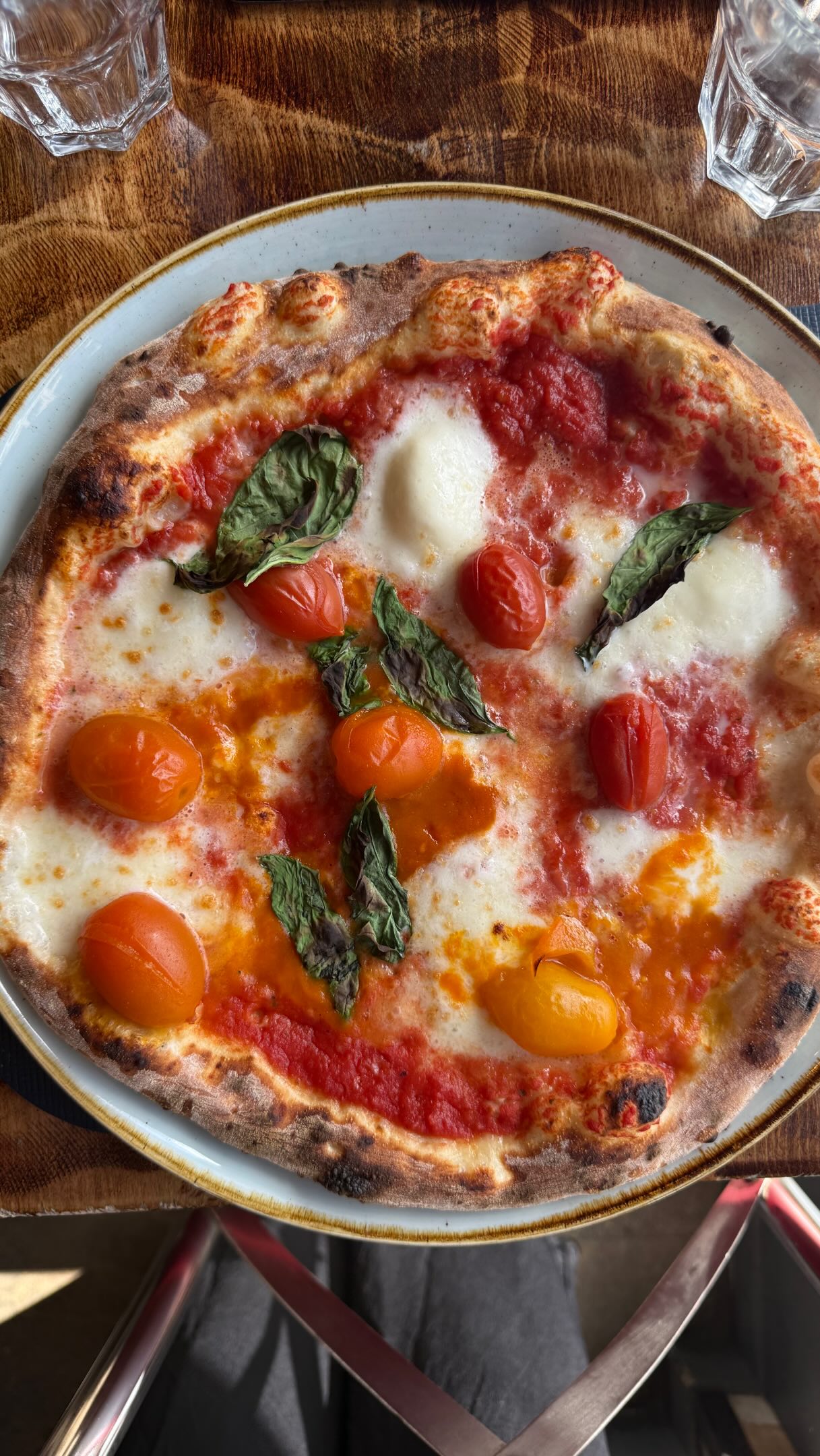 I mean if you order a margarita in il Fornaio itโs gonna be a pizza. Would you be happy if this came out ๐
#ItalianFood #italianrestaurant #dublin #margaritas #margaritapizza