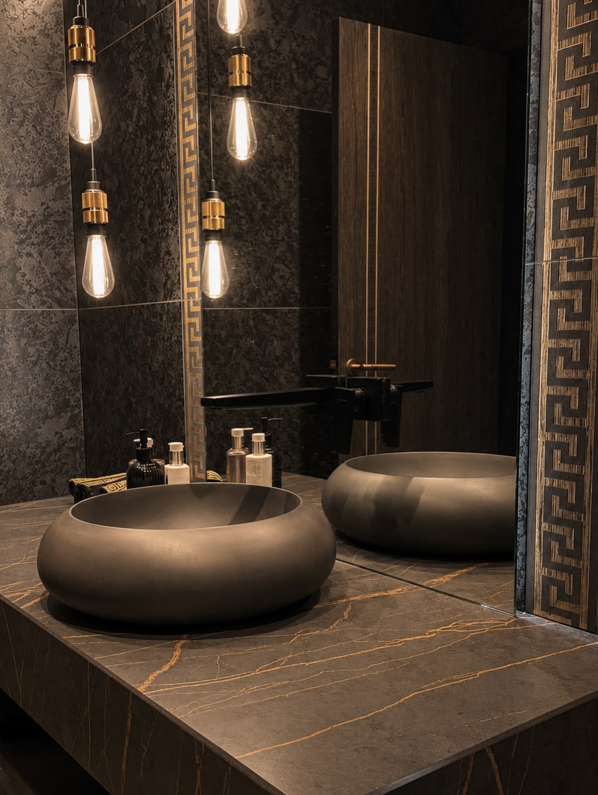Moody palettes. Premium finishes. A bathroom that speaks for itself.✨
#InteriorDesign #LuxuryDesign #BathroomInspo #LuxuryInteriors #BathroomDesign