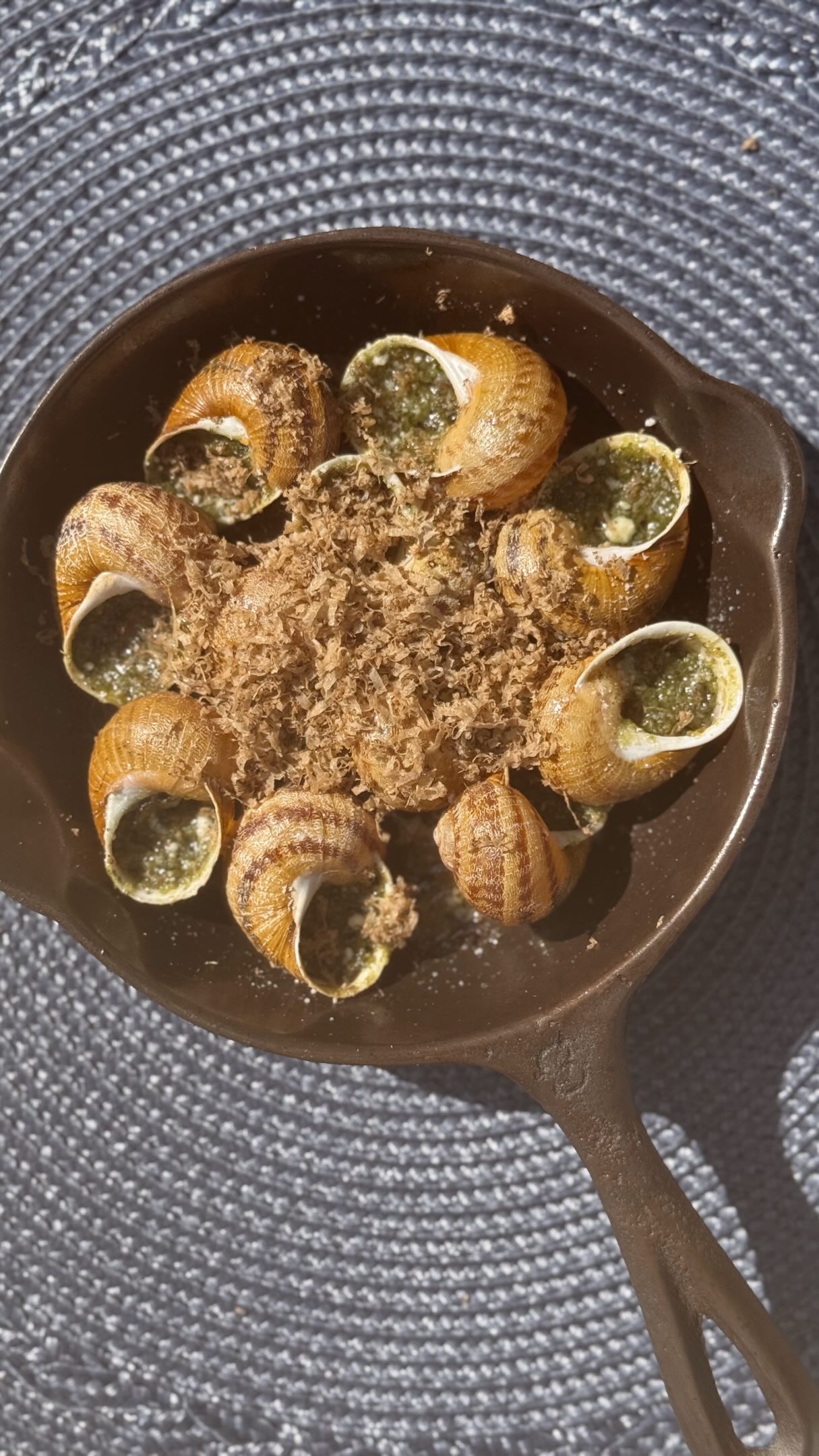 Long weekends spent in the kitchen and garden.
Escargot:
- stuffed with salty herb butter (pre done at @atlanticseafoodmarket )
- finished with truffle oil and fresh summer truffles
#newenglandliving #homecooking #gardening #ctfoodie #interiordesign