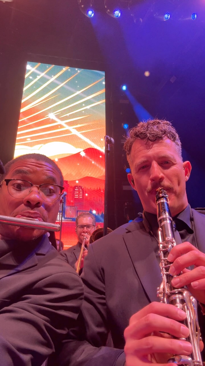 Woodwind action with a trombone photo bomb! 🤣🤣🤣
@markushowellmusic @nickvayenasmusic
⭐️Join my Improvisation 101 Course⭐️
www.jazzclarinetacademy.com
#clarinet #saxophone #music #band #jazz @legerereeds @silversteinworks