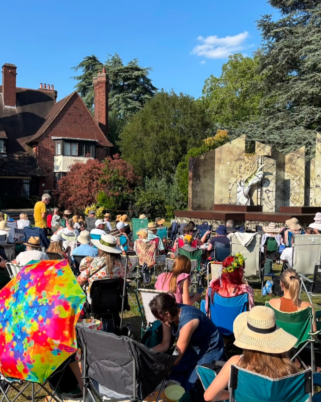 Sold our performances tonight and tomorrow at the beautiful Botanic Gardens in Leicester.
Still tickets available for tomorrow’s matinee (available through our website - link in bio!)
#outdoortheatre #romeoandjuliet