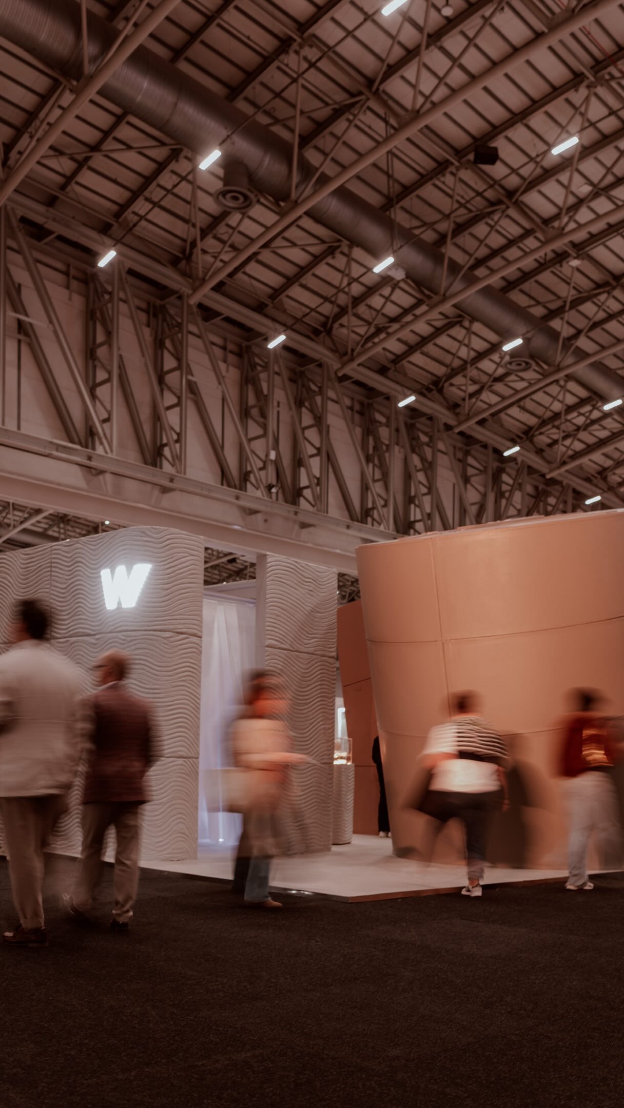 ✨Woolworths Home for @decorexafrica✨
Moments of Attention… and can we also add, an Award Winning Stand!
We traded flat walls for sculptural forms, ordinary finishes for tactile textures, and passive viewing for full sensory immersion.
We can get enough of this masterpiece. We are so incredibly proud of our team and so thankful that @woolworths_sa entrusted us with their vision 💙
#woolworths #woolworthshome #expobuilders #custombuild #happinestcustom