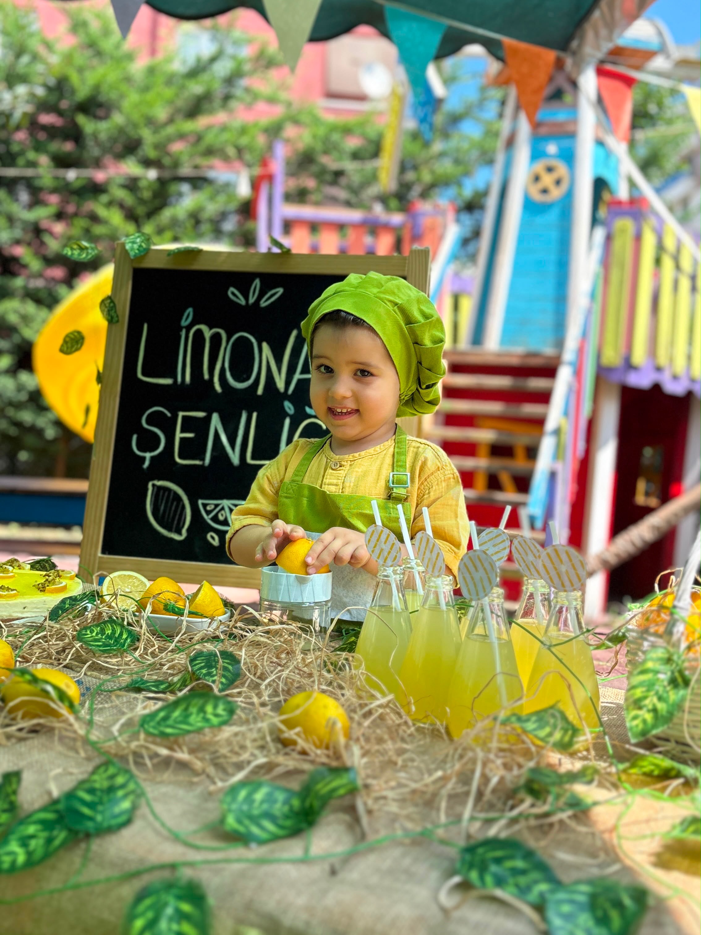 🍋 Yazın en tatlı anılarından biri daha geride kaldı…
Minik ellerin hazırladığı buz gibi limonatalar, kahkahalar ve bir