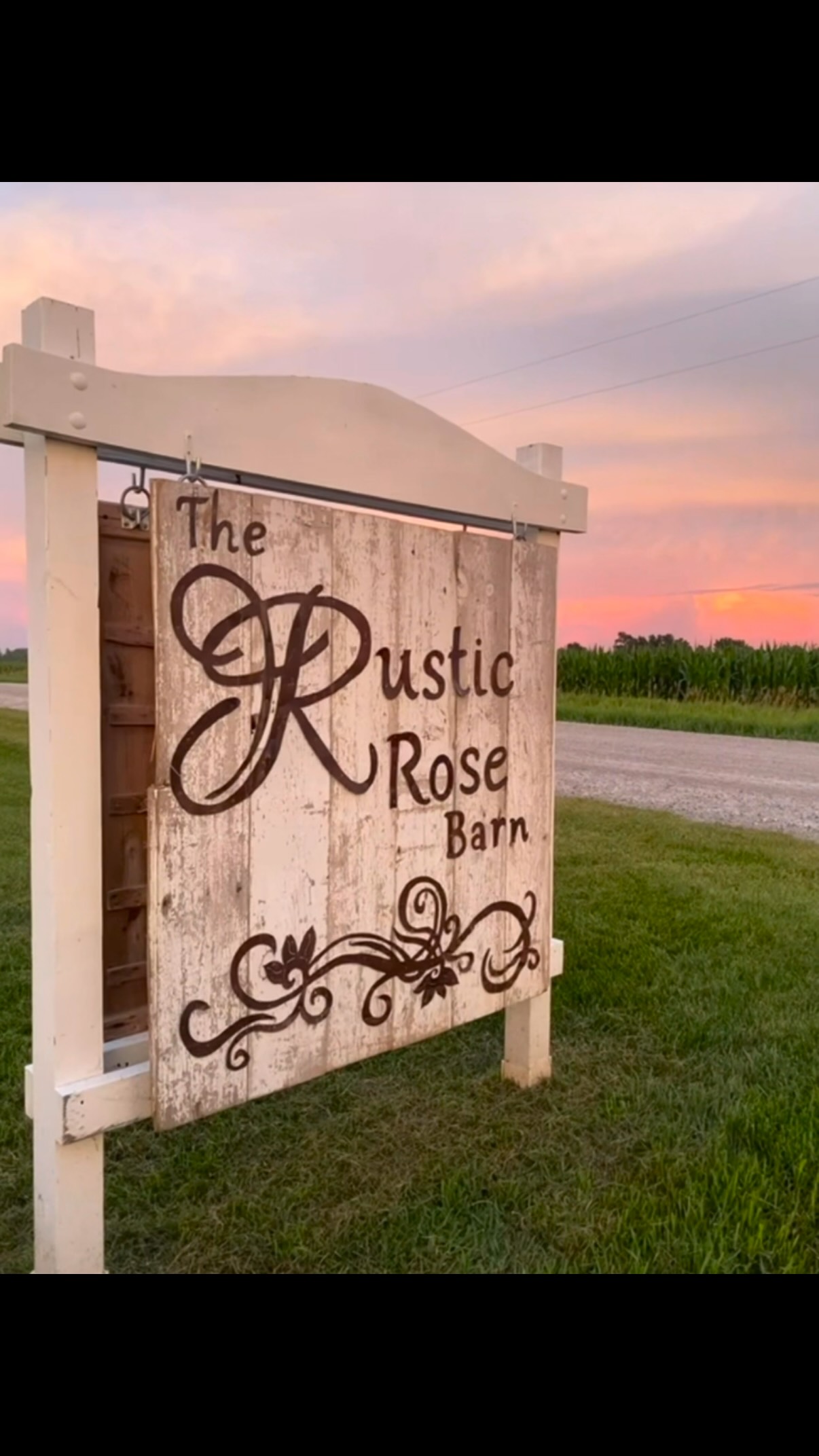What a beautiful evening at our Farm to Fork Dinner! 🌿✨
A huge thank you to Chef Aaron Holt with Catering by Doolittle Farm @cateringbydoolittlefarm for creating an incredible meal, Rob Thomas @rob.thomas.79025648 for providing the perfect live entertainment, and Cedar Ridge Distillery @cedarridgeiowa for the wine!🎶🍷🍽️
Most importantly, thank you to everyone who joined us! Your support means so much, and it was a joy to gather around the table for a night of delicious food, great conversation, and community in the countryside!🤍
We can’t wait to bring you more unforgettable evenings and exciting partnerships at The Rustic Rose Barn. Stay tuned for our next Farm to Fork event—we hope to see you there! 🌾🍷💛