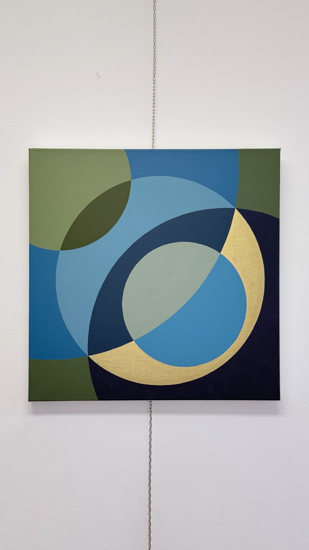 Two paintings. One single research.
The second Orbite is finished — and together with the first it forms a diptych born from a new composition, drawn during my first meeting with ArtEO, a community that brings together artists and scientists around the observation of the Earth. I was looking for movement: intersections of orbits, trajectories that meet.
Same structure, same colours, arranged differently. Because some paintings are born in pairs.
In the next post I will show you what happens when I place them side by side. Follow to not miss it.
Orbits, geometric abstract painting.
Acrylic on canvas, painted freehand without masking.
By Laura Rota — Milan, Italy, 2026
60x60 cm.
🇮🇹 Due quadri. Una sola ricerca.
Il secondo Orbite è finito — e insieme al primo forma un dittico nato da una nuova composizione, disegnata durante il mio primo incontro con ArtEO, una community che unisce artisti e scienziati attorno all’osservazione della Terra. Cercavo dinamismo: intersezioni di orbite, traiettorie che si incontrano.
Stessa struttura, stessi colori, disposti diversamente. Perché alcuni quadri nascono in coppia.
Nel prossimo post vi mostro cosa succede quando li affianco. Seguite per non perderlo.
#laurarotaart #circlesofjoy #orbits #arteo #diptychpainting | abstractpainting | geometricart | artforcollectors | artforcouples