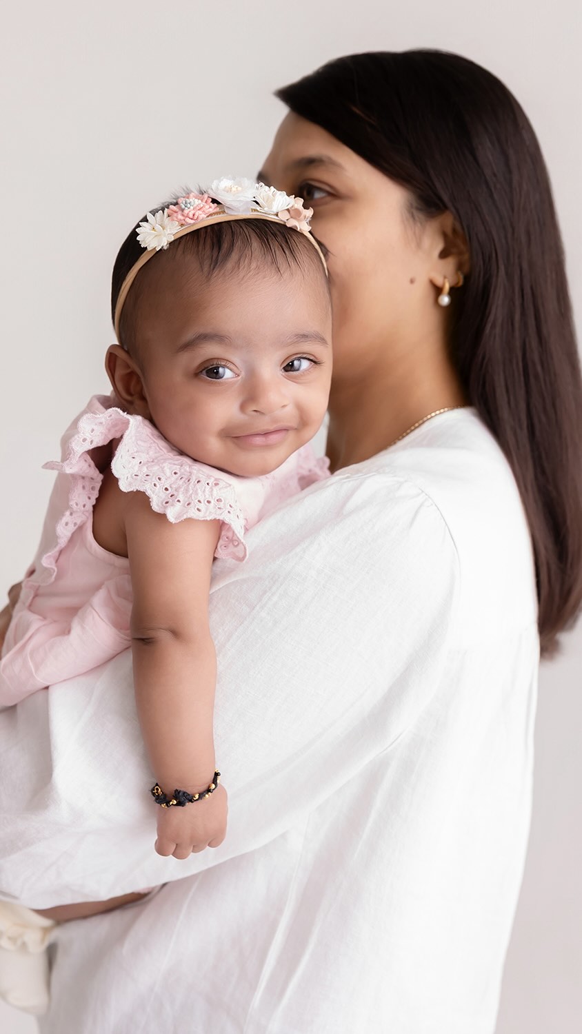 6months milestone photo session | Family photo studio #familyphotography #bayareaphotostudio #6monthsbabyphotoshoot #babyphotography #bayareaphotostudio
